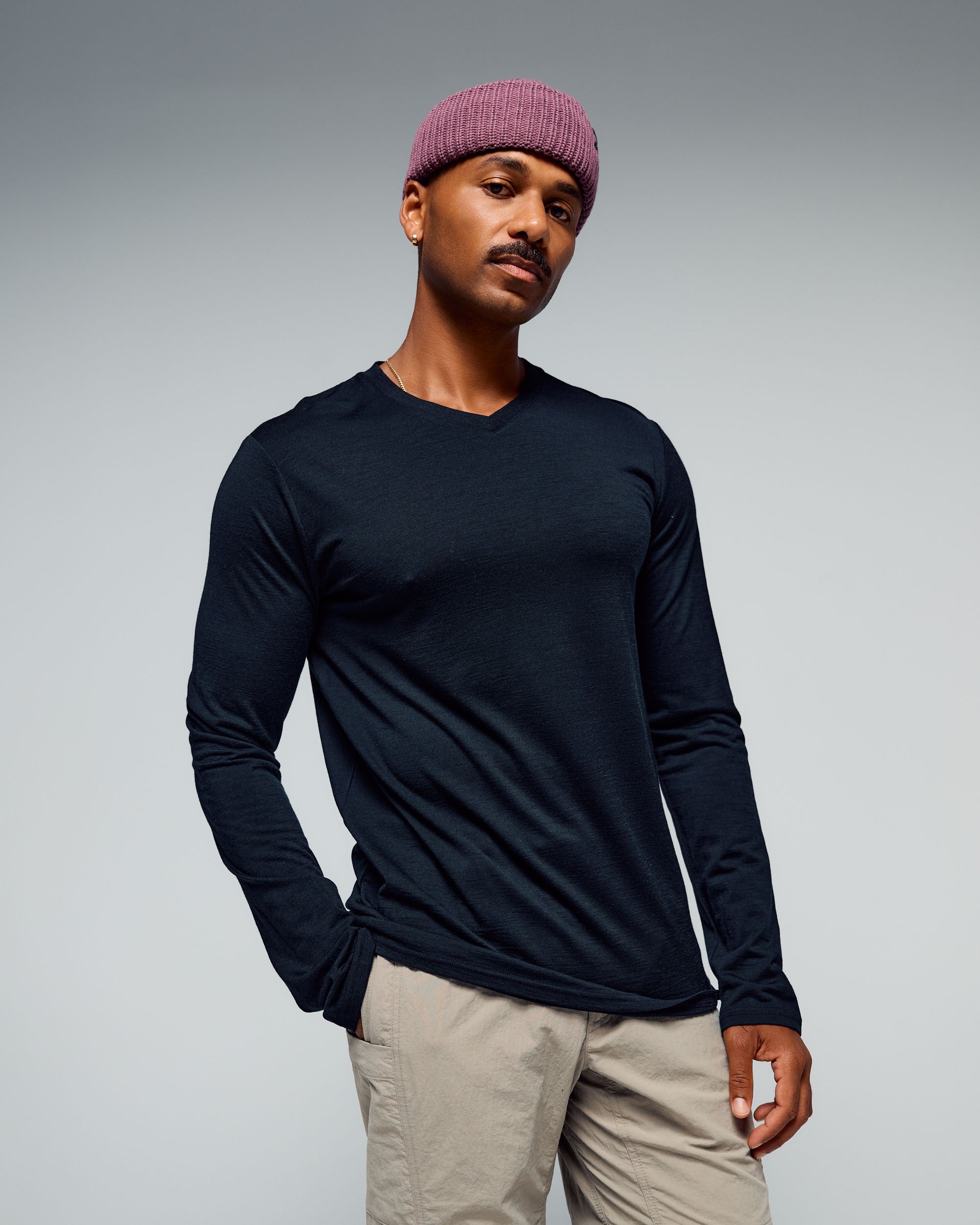 Men's 100% Merino Long Sleeve V-Top - Black – Kathmandu AU