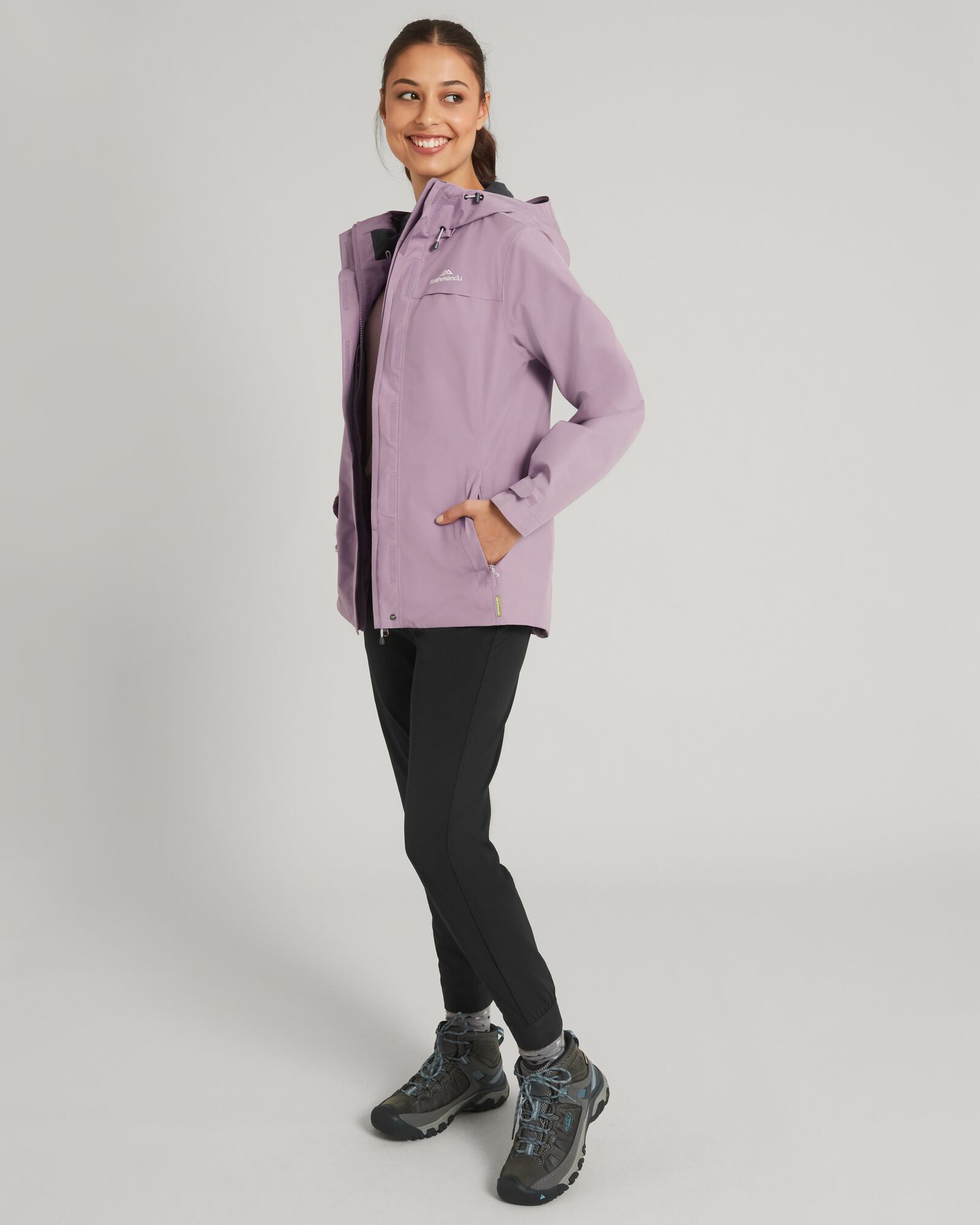 a0675_nwf_bealey_womens_goretex_jacket_v_b_1743630430000
