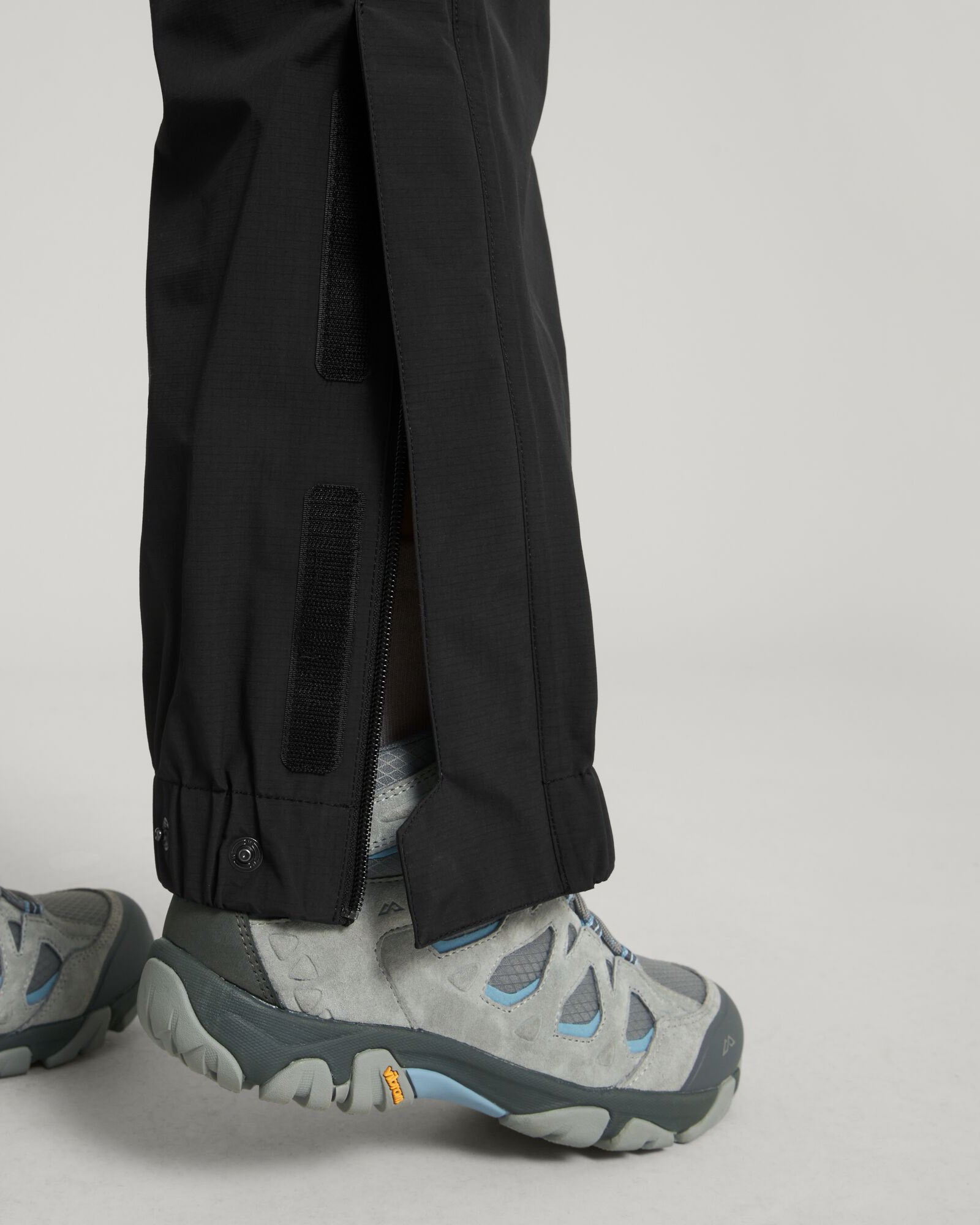 a1313_902_trailhead_womens_rain_pants_f_1743634585000