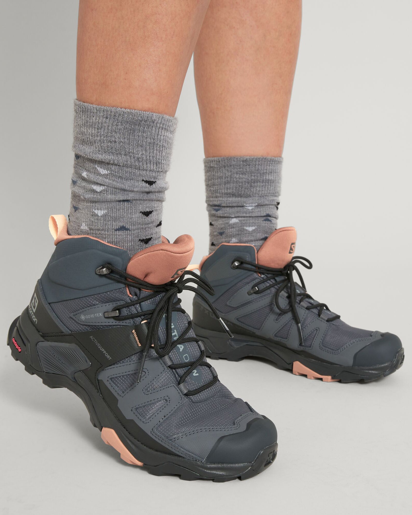 a1383_ny8_salomon_x_ultra_mid_4_gtx_womens_b_1744345981000