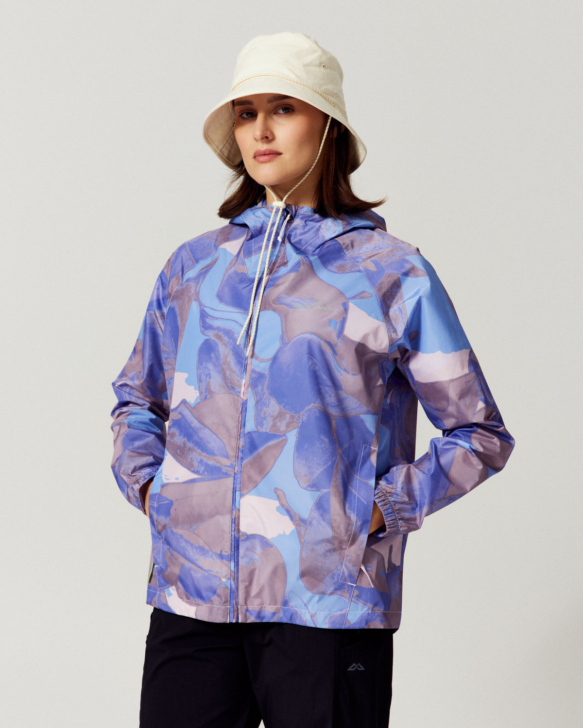 a1392_p2m_pocket_it_2l_womens_rain_jacket_v4_a_1789692278000