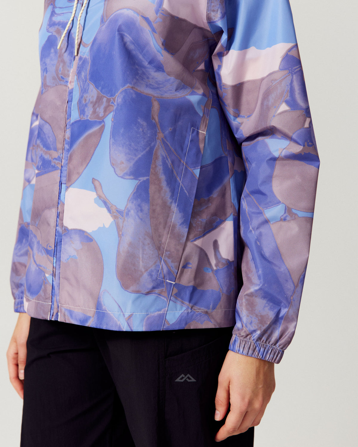 a1392_p2m_pocket_it_2l_womens_rain_jacket_v4_e_1789692412000