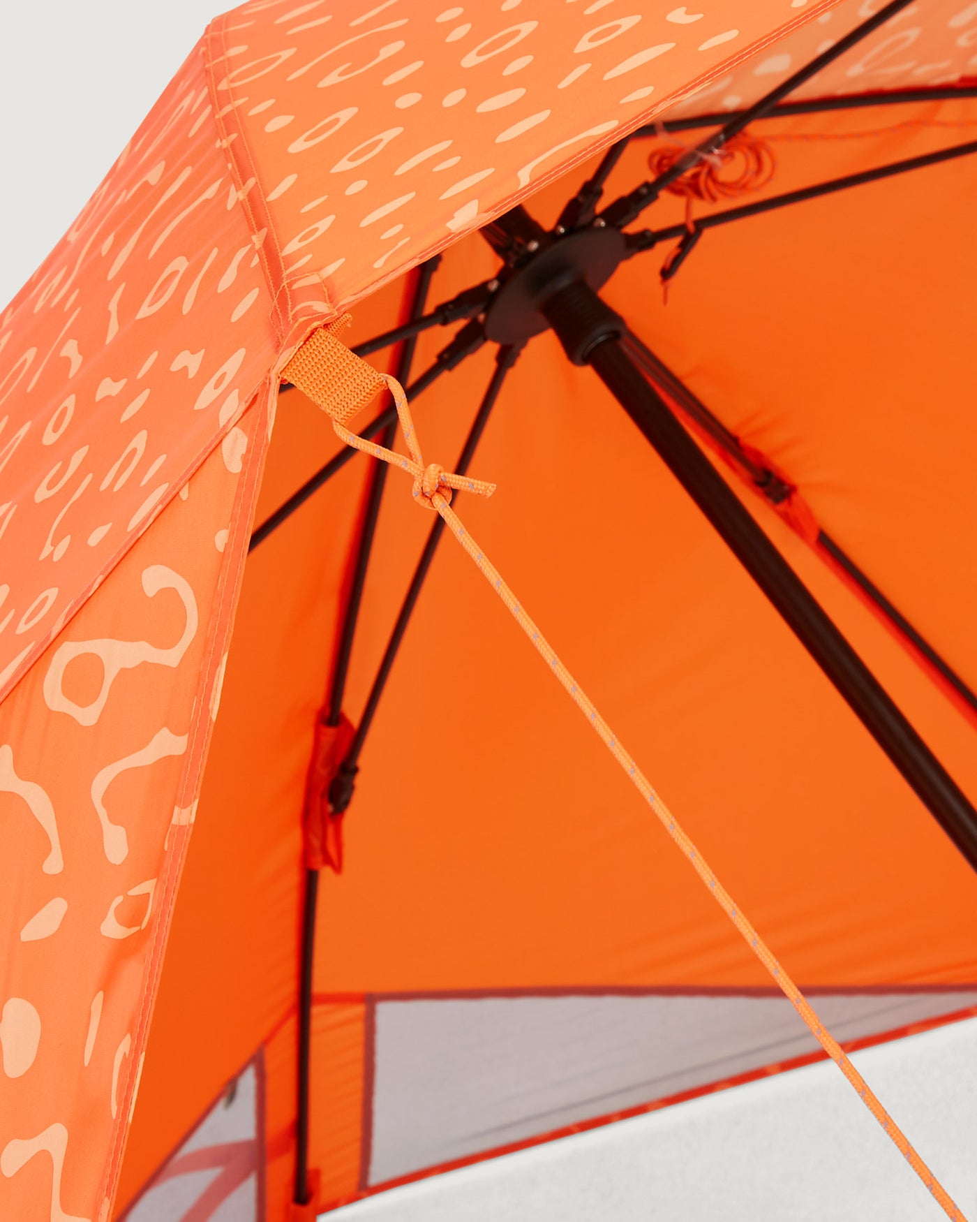 a1417_o8k_retreat_umbrella_beach_shelter_oran_d_1743731112000