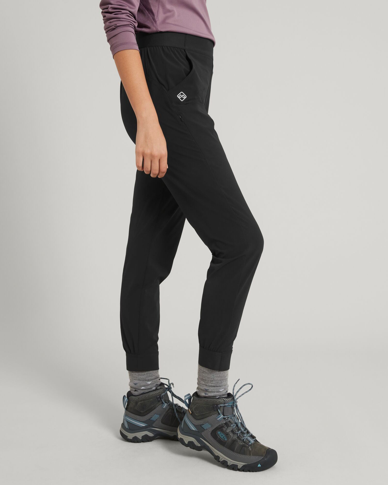 a1452_902_ult_hike_womens_jogge_c_1743634398000