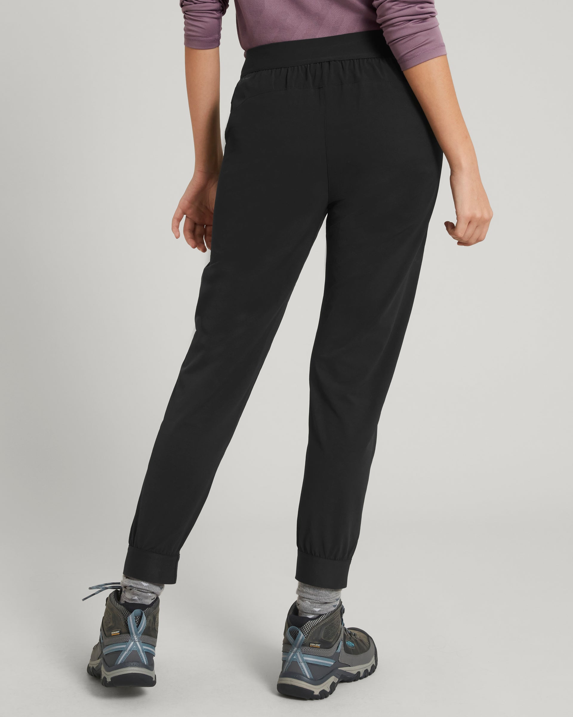 a1452_902_ult_hike_womens_jogge_d_1743634399000
