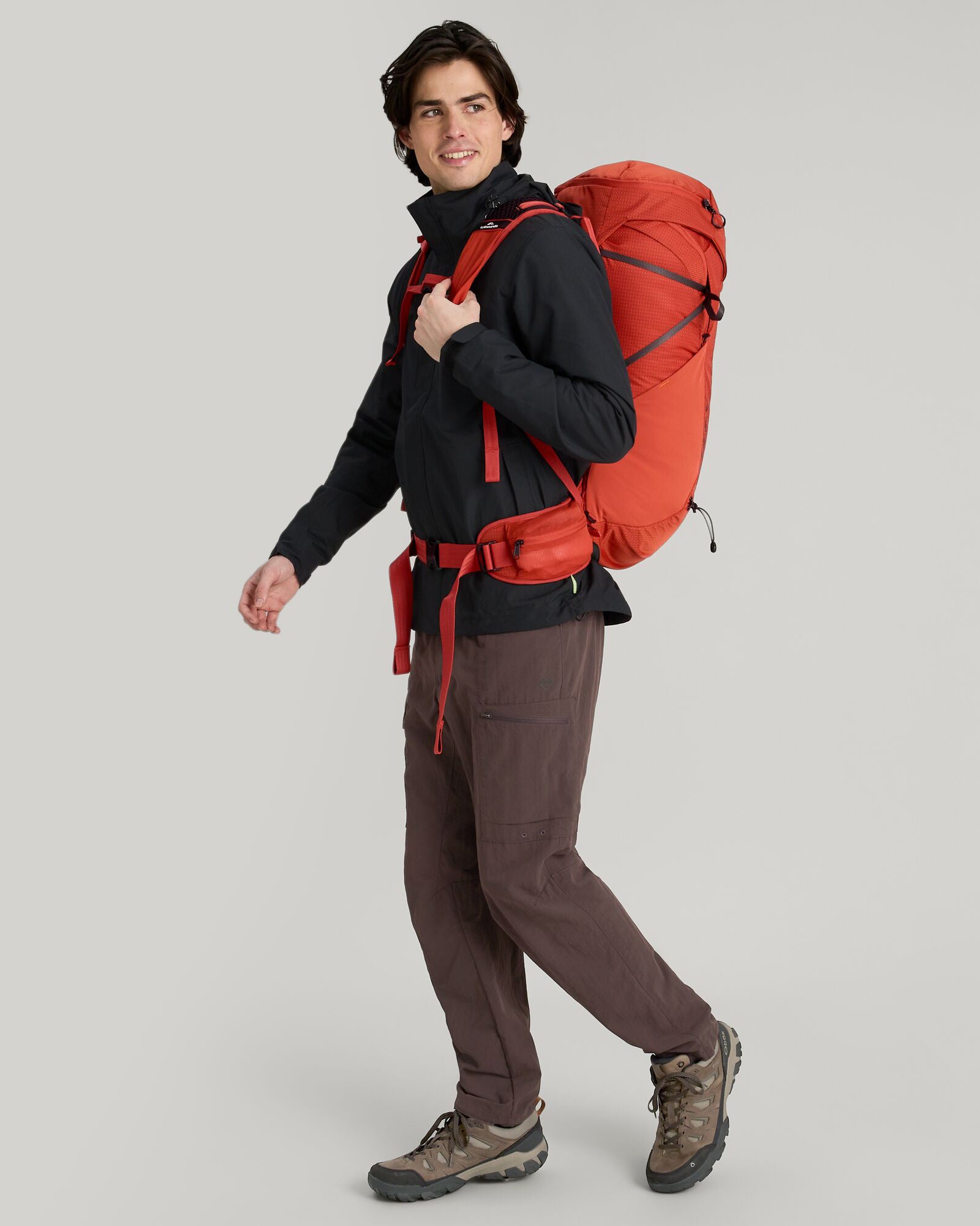 a1469_679_valorous_pack_38l_red_c_1743630549000