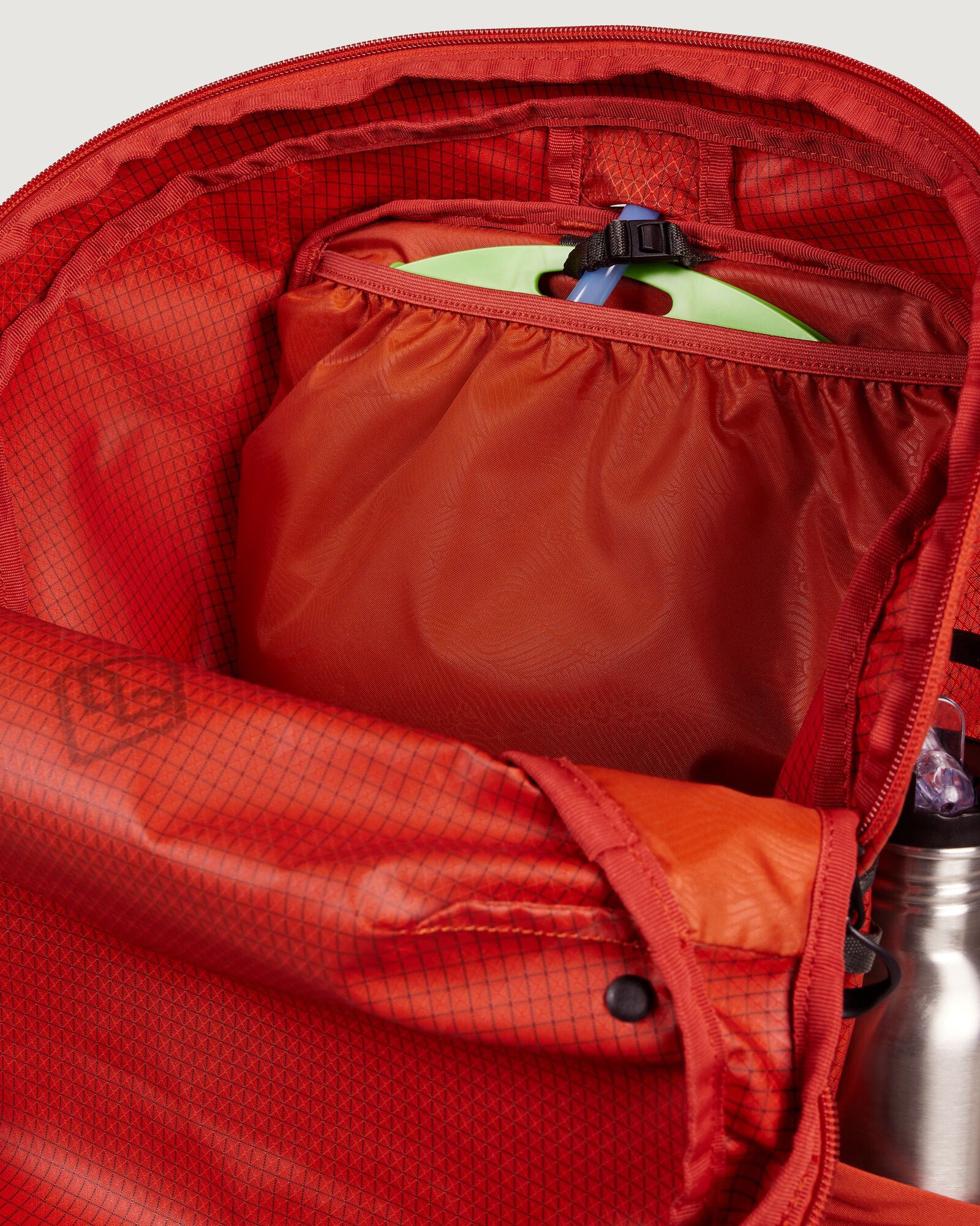 a1469_679_valorous_pack_38l_red_d_1743631448000