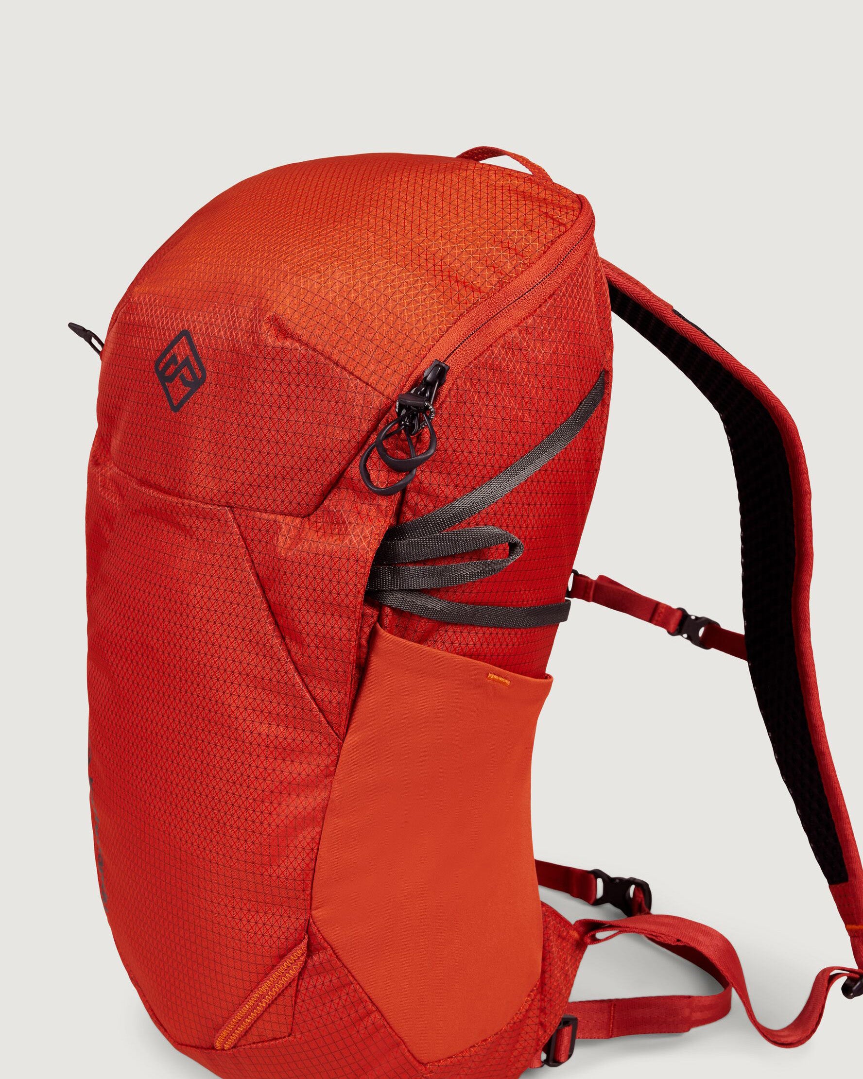 a1471_679_valorous_pack_20l_red_e_1743631462000