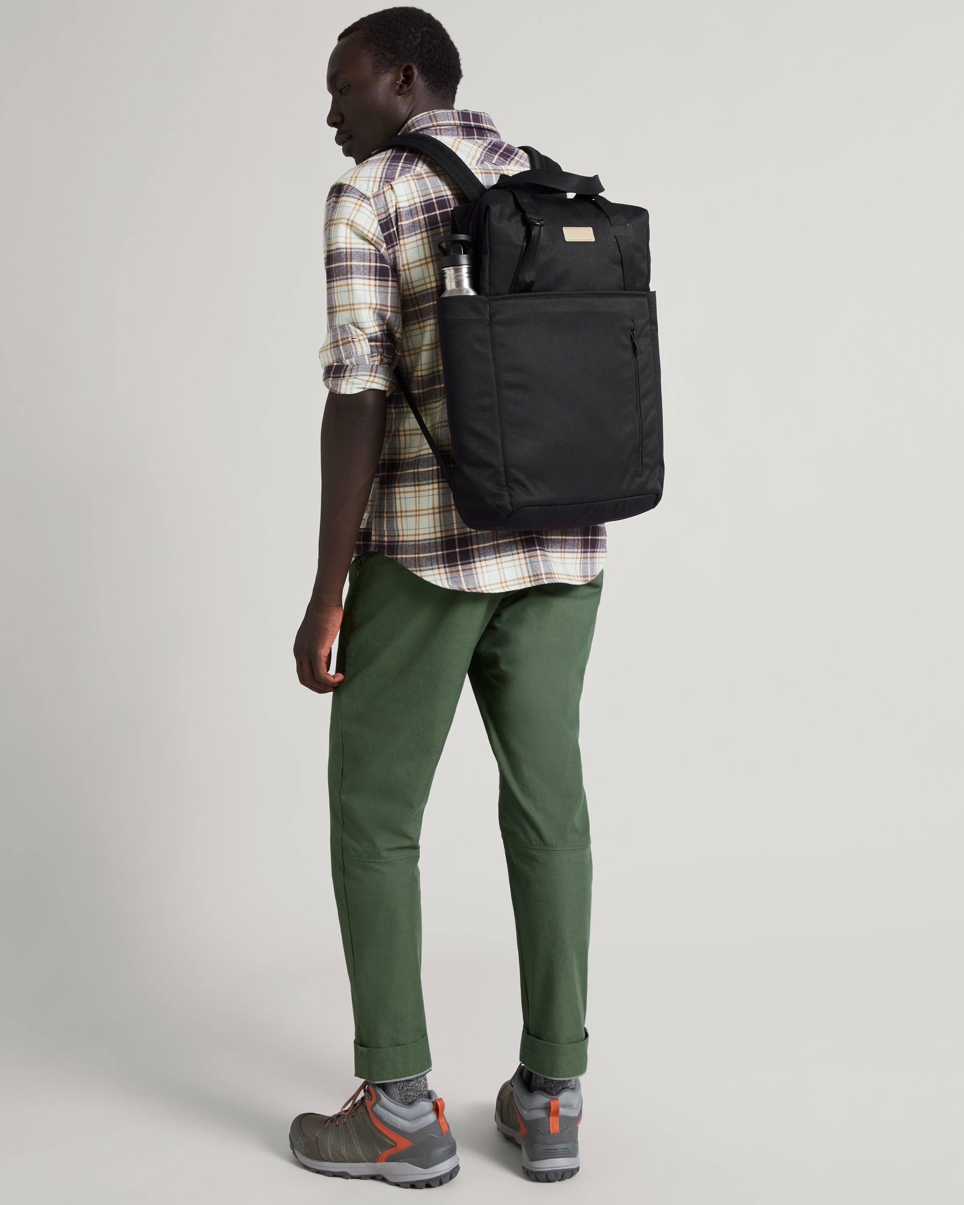 a1617_902_apex_convertible_tote_2_b_1743731272000