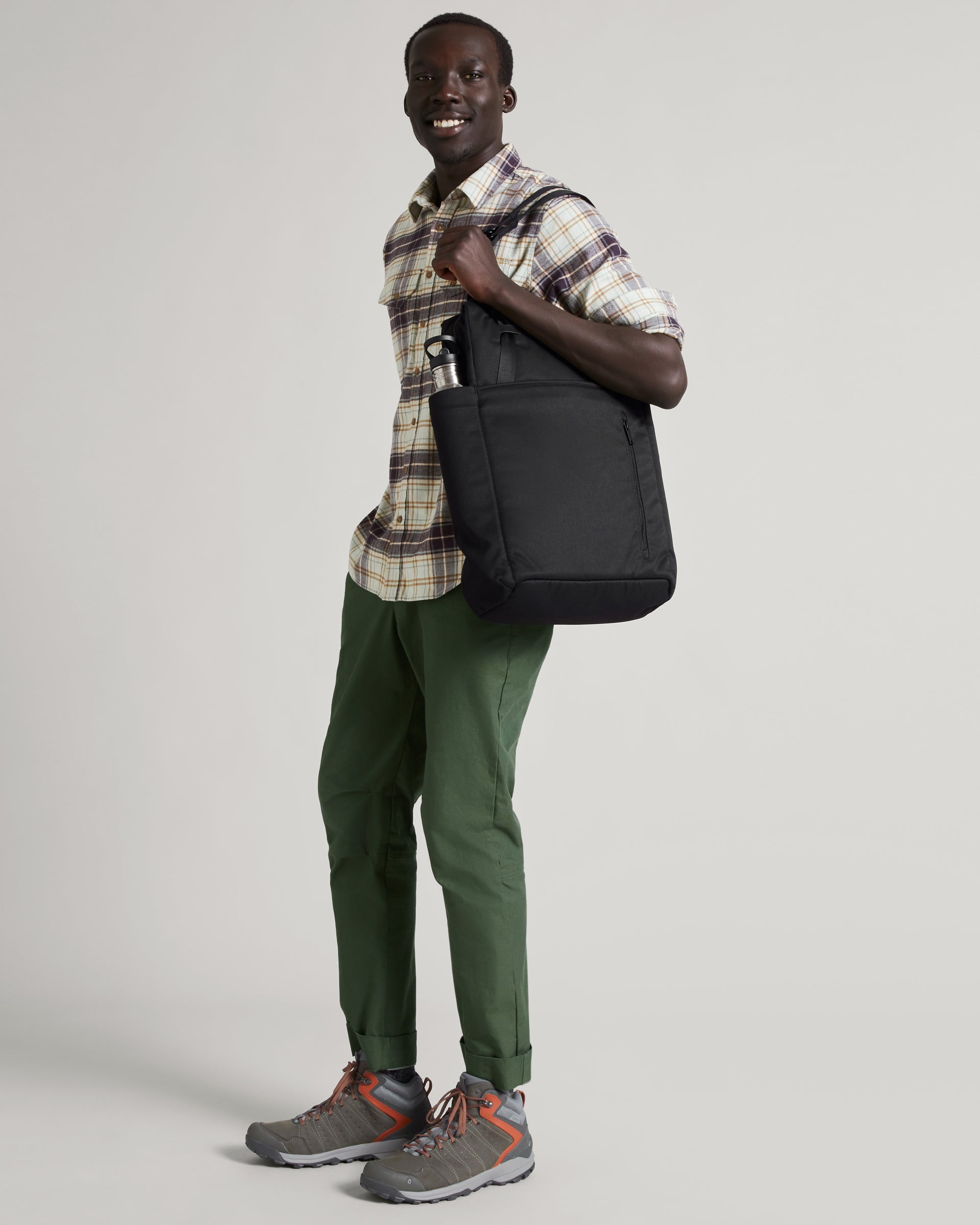 a1617_902_apex_convertible_tote_2_c_1743731273000