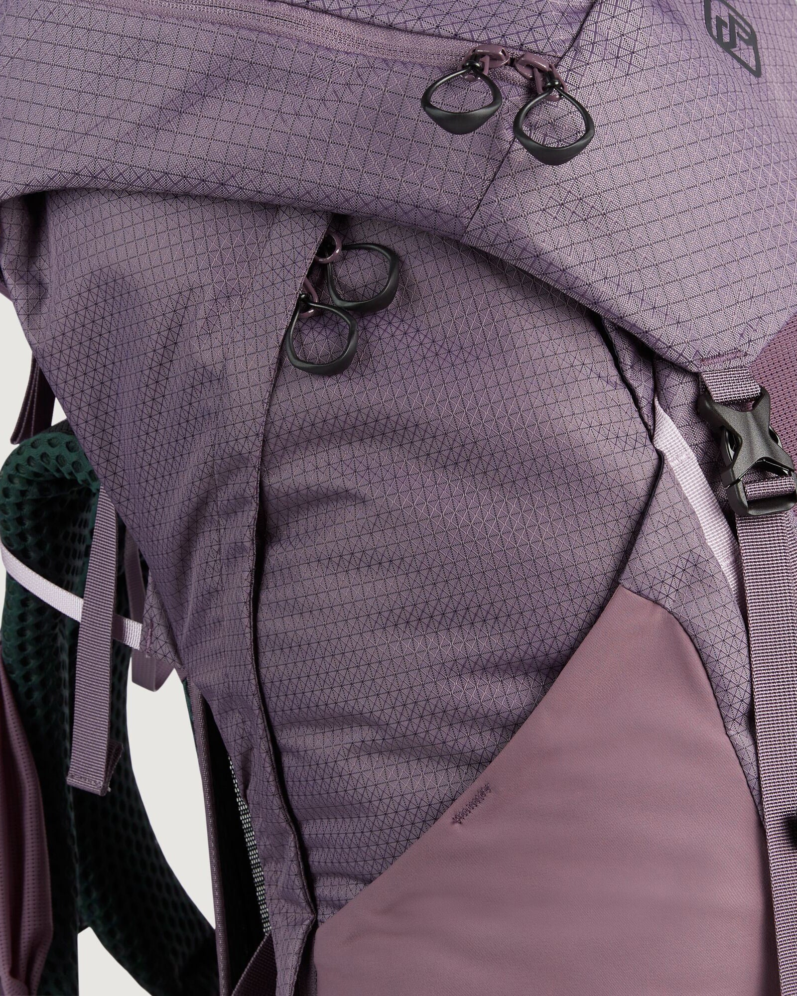 a1735_nwg_valorous_womens_55l_pack_pu_d_1743631394000