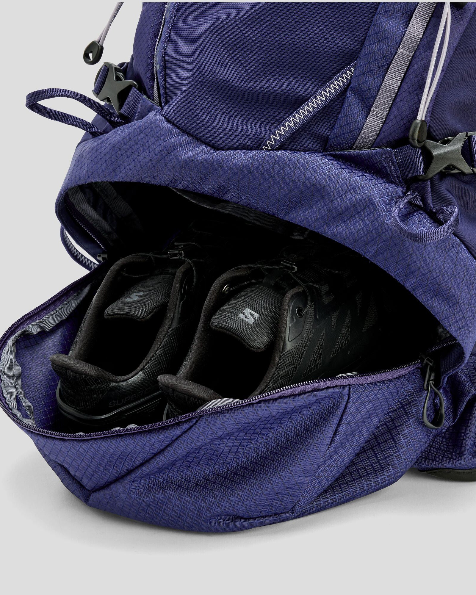 a1735_ofc_valorous_womens_55l_pack_i_1743631348000