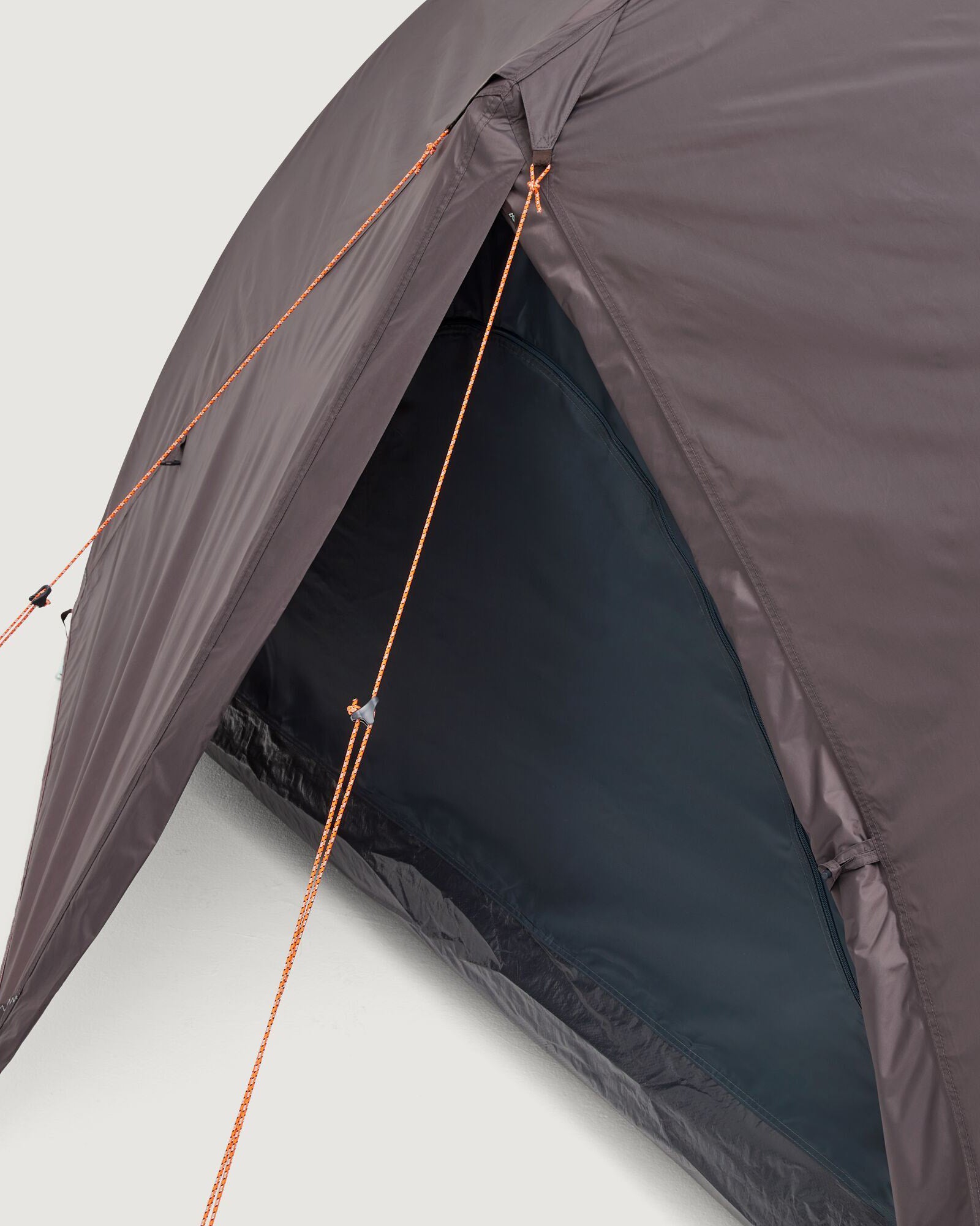 a1737_o5m_retreat_80_tent_v2_grey_bro_k_1743631374000