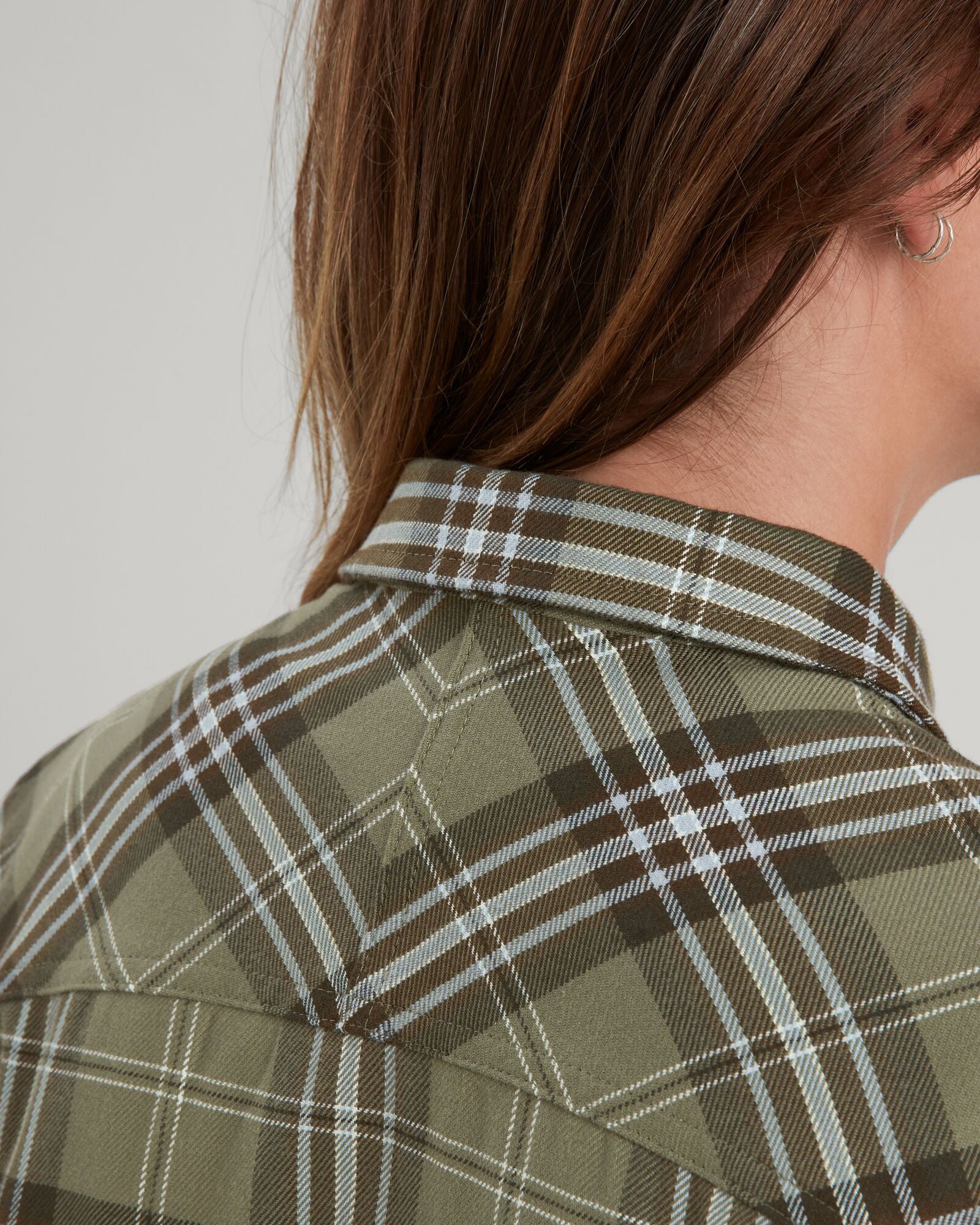 b0217_oc1_carrillon_hf_womens_long_sleeve_shirt_green_e_1743630080000