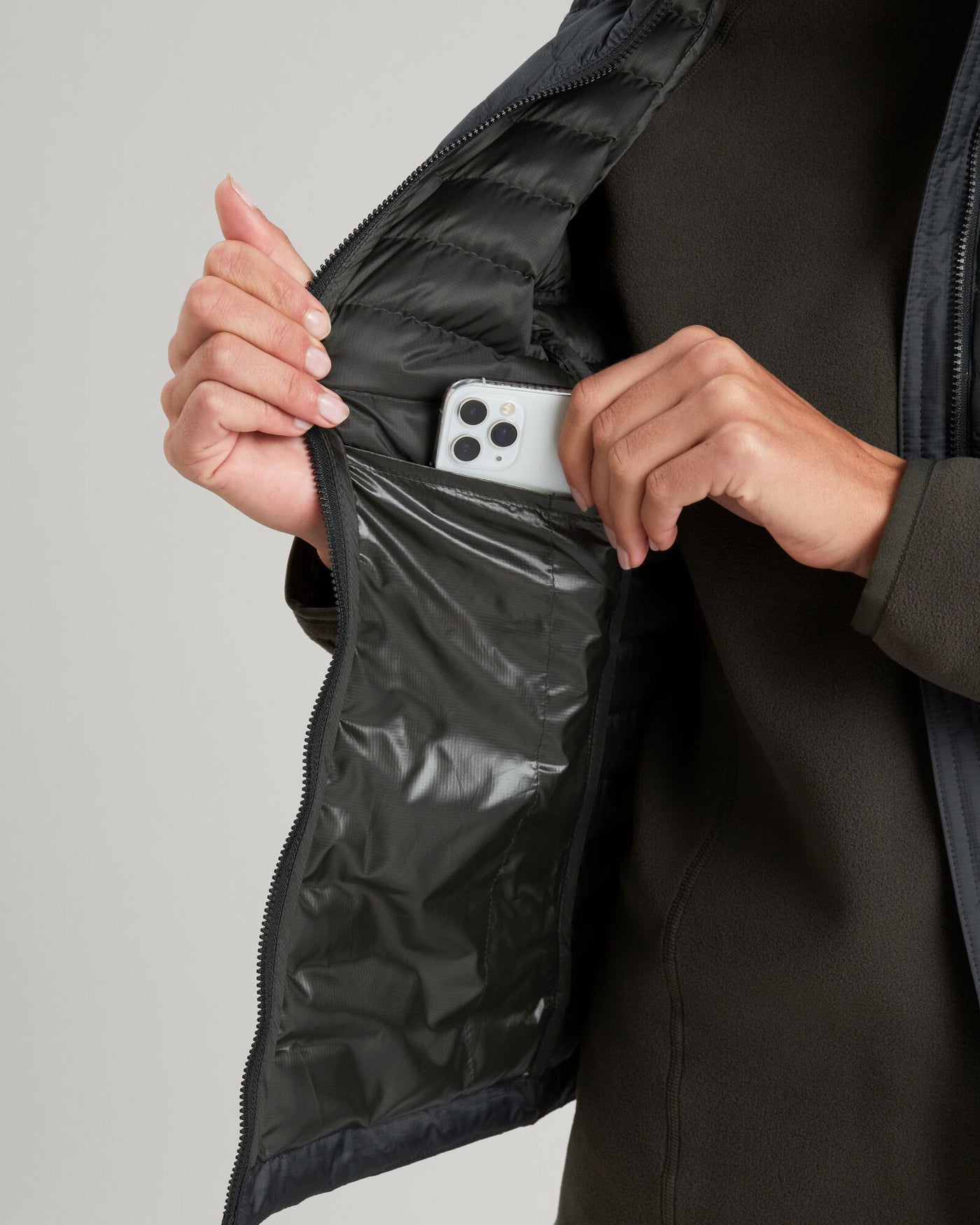 b0224_o4w_s_heli_r_womens_down_vest_g_1743633902000