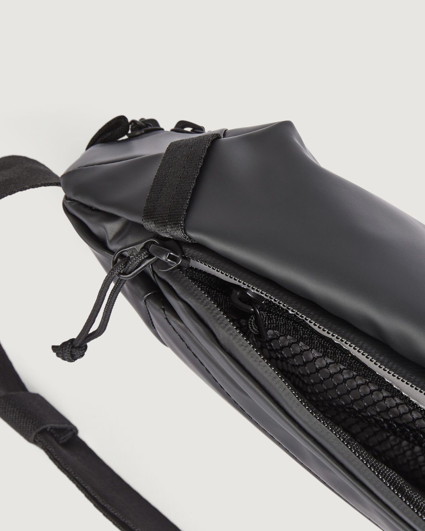 b0267_o4w_amphi_cross_body_g_1743631263000