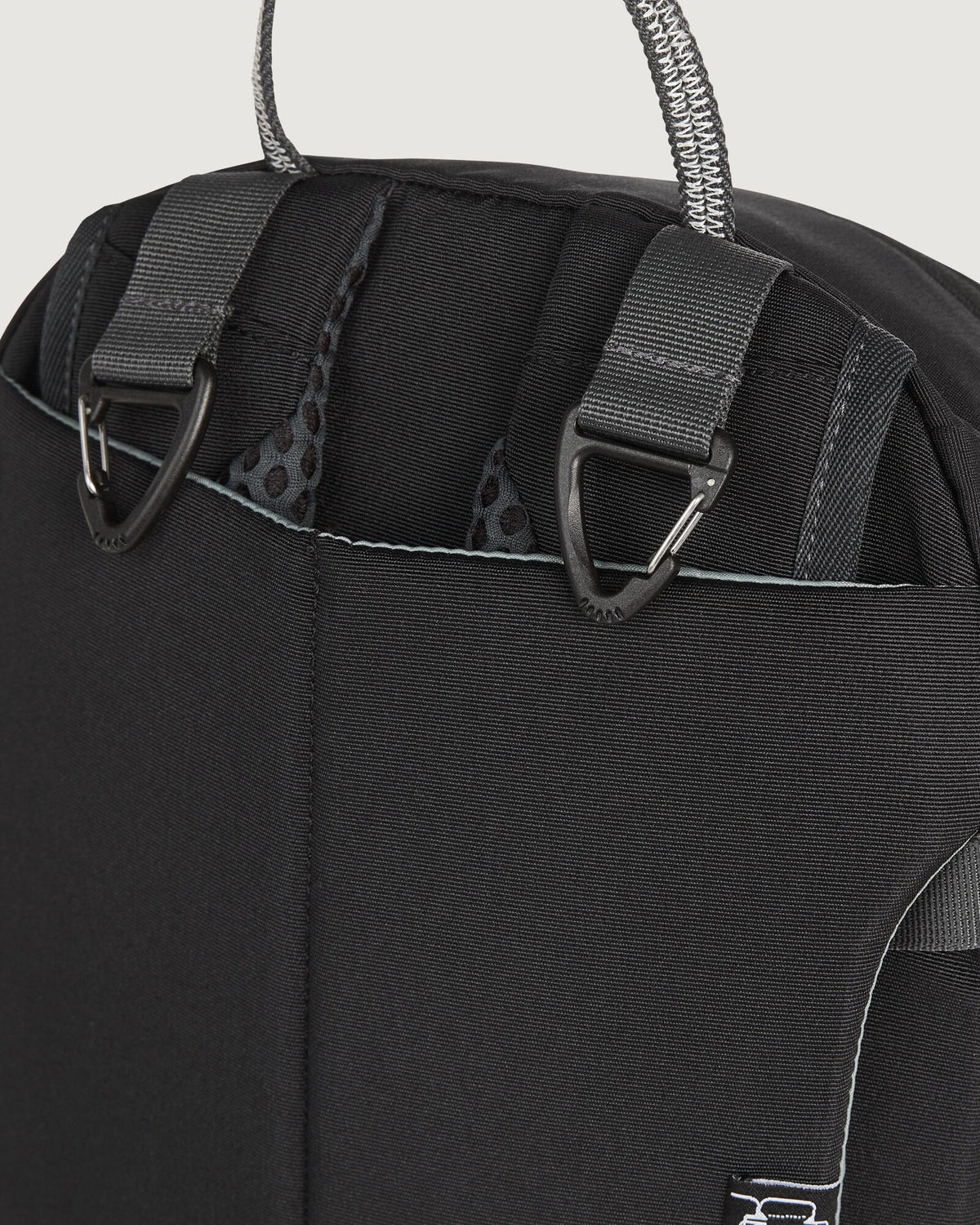 Gluon Beyond Backpack - 18L - Black Stingray – Kathmandu AU