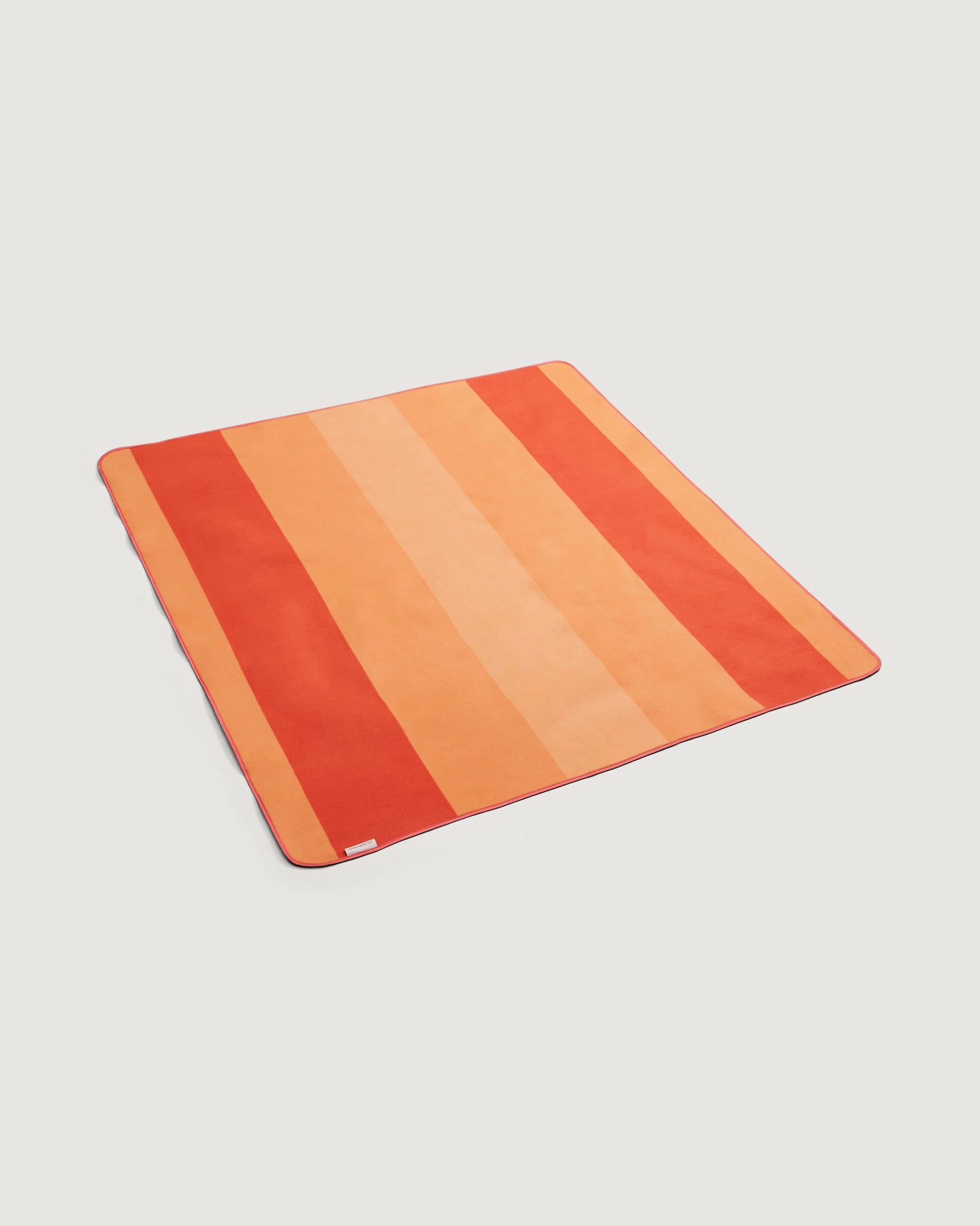 b0445_oeo_roamer_picnic_rug_medium_oran_b_1744345866000