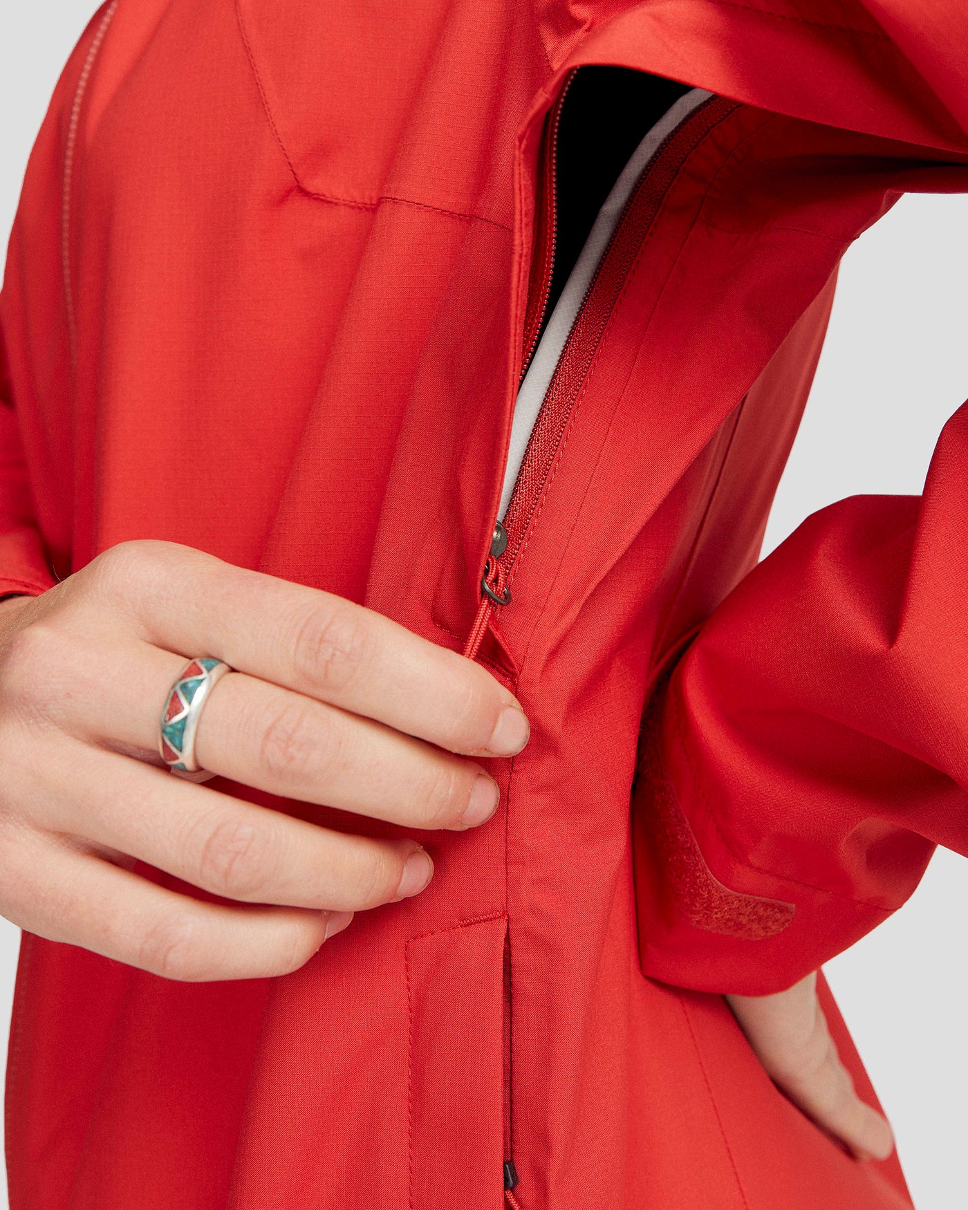 b0476_ofa_trailhead_stretch_2_5l_womens_rain_jack_e_1743629178000