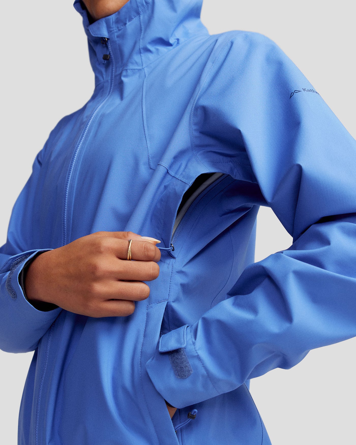 b0476_orw_trailhead_stretch_2_5l_womens_rain_jacket_m_f_1600x2000_2a2e340_1760306445000