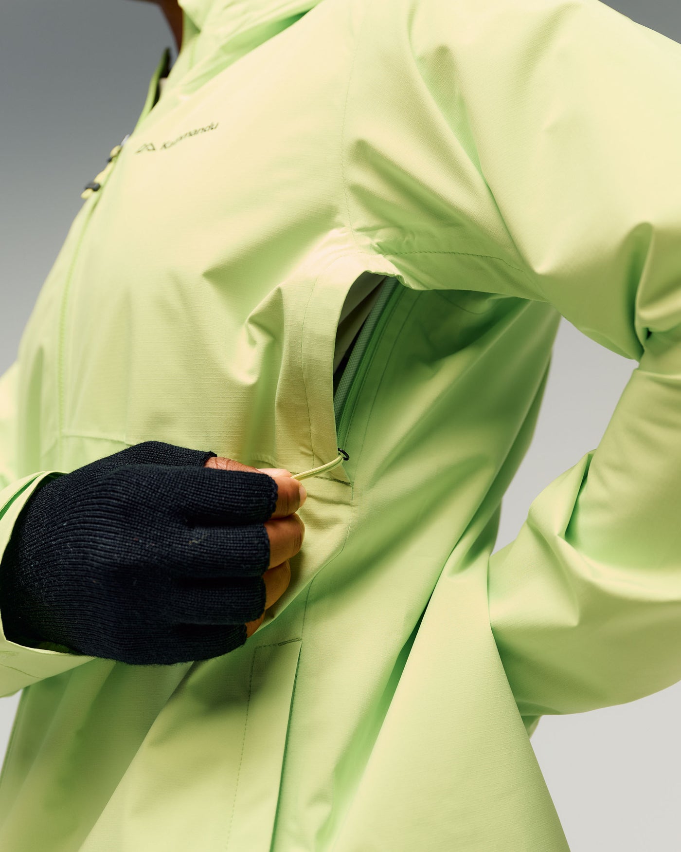 b0477_own_trailhead_stretch_2_5_litre_mens_rain_jacket_g_1774914083000