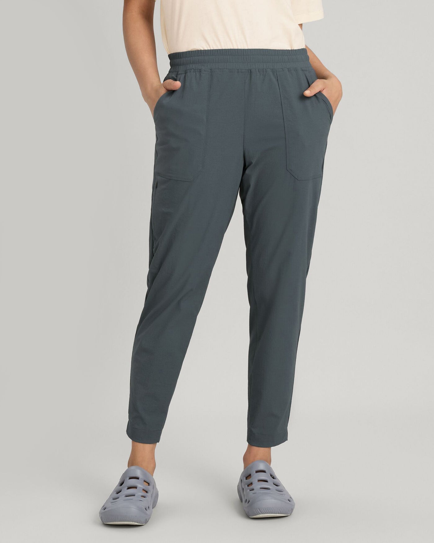 b0498_o4s_miro_womens_tapered_pant_a_1743633615000