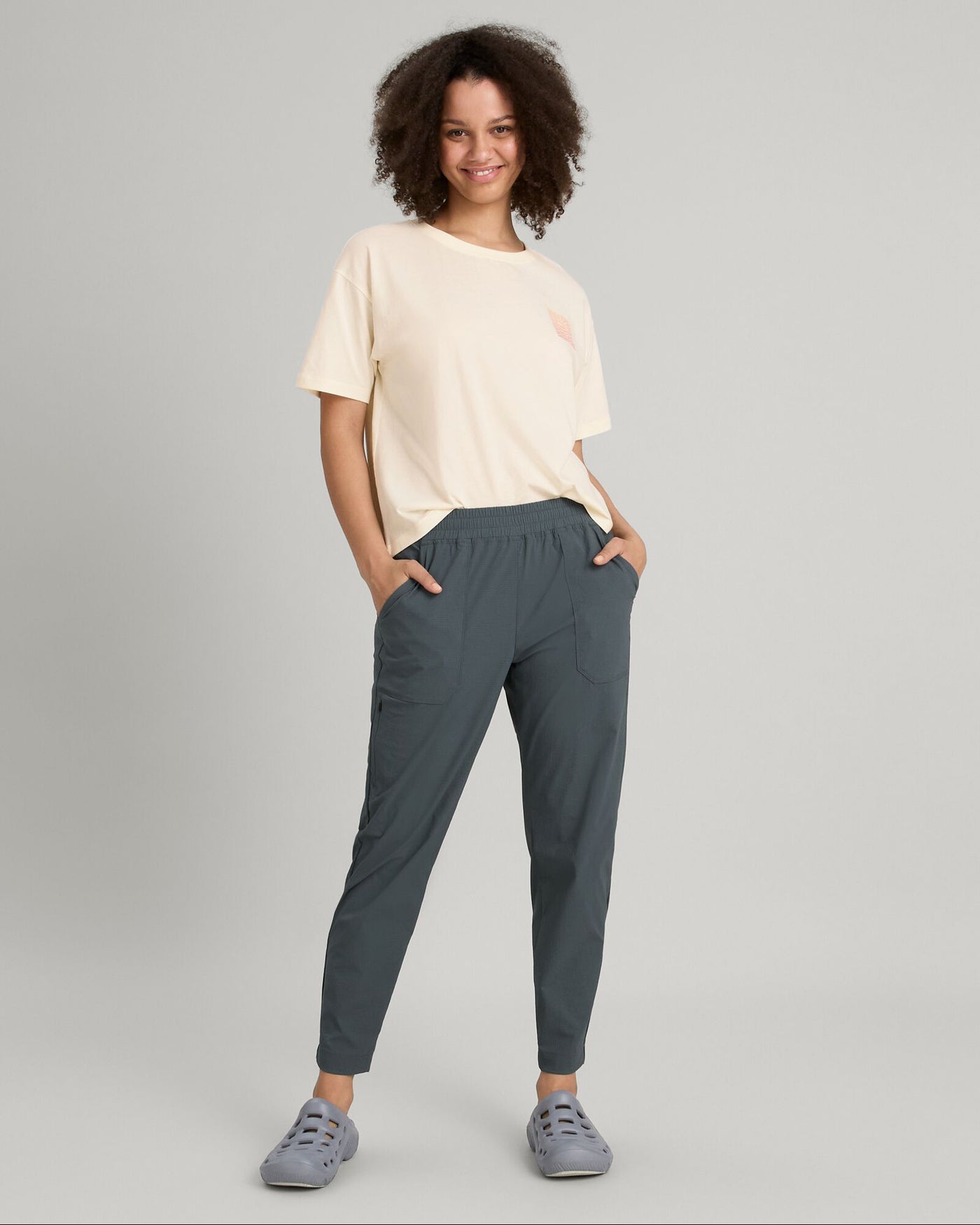 b0498_o4s_miro_womens_tapered_pant_b_1743629911000