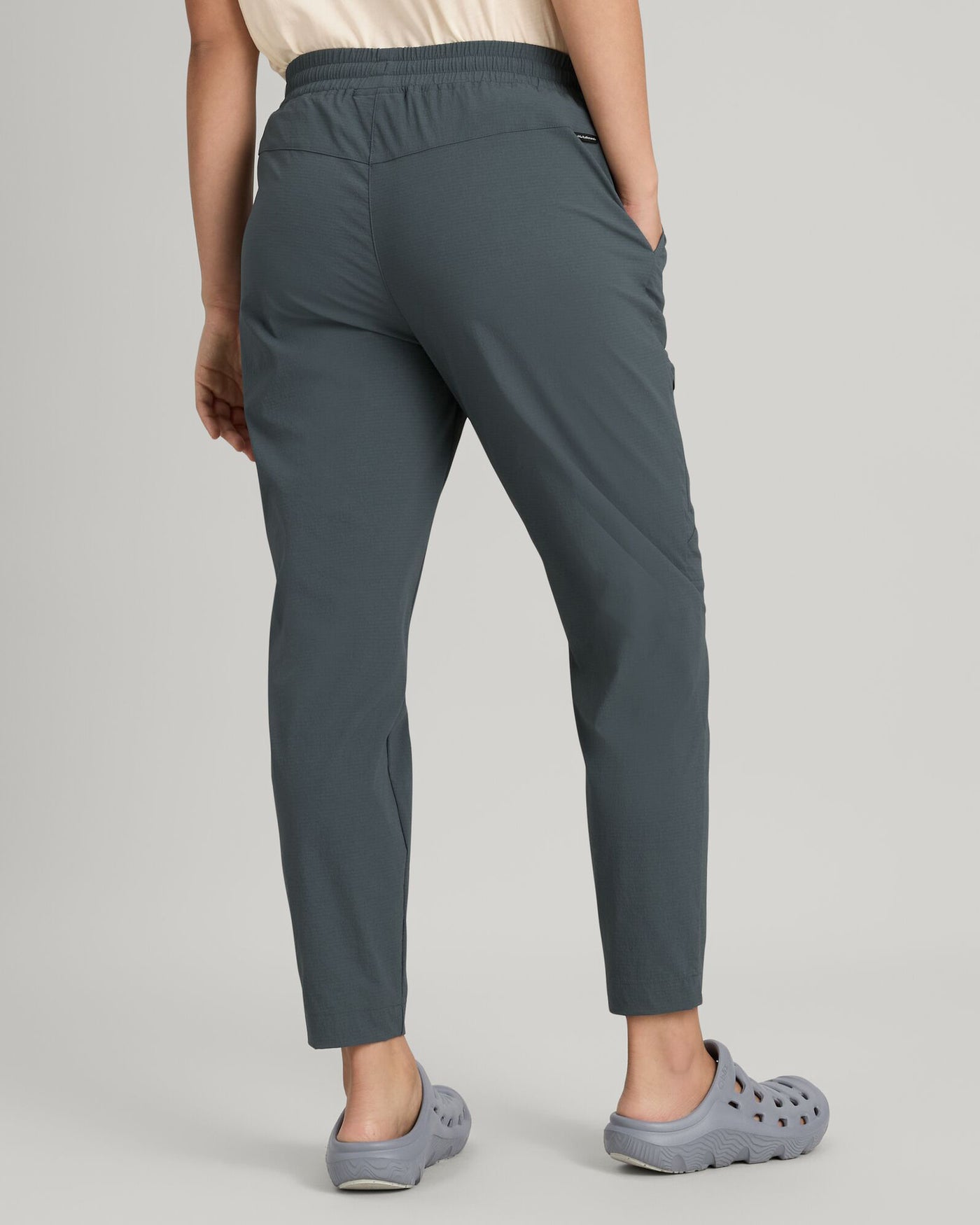 b0498_o4s_miro_womens_tapered_pant_d_1743633616000
