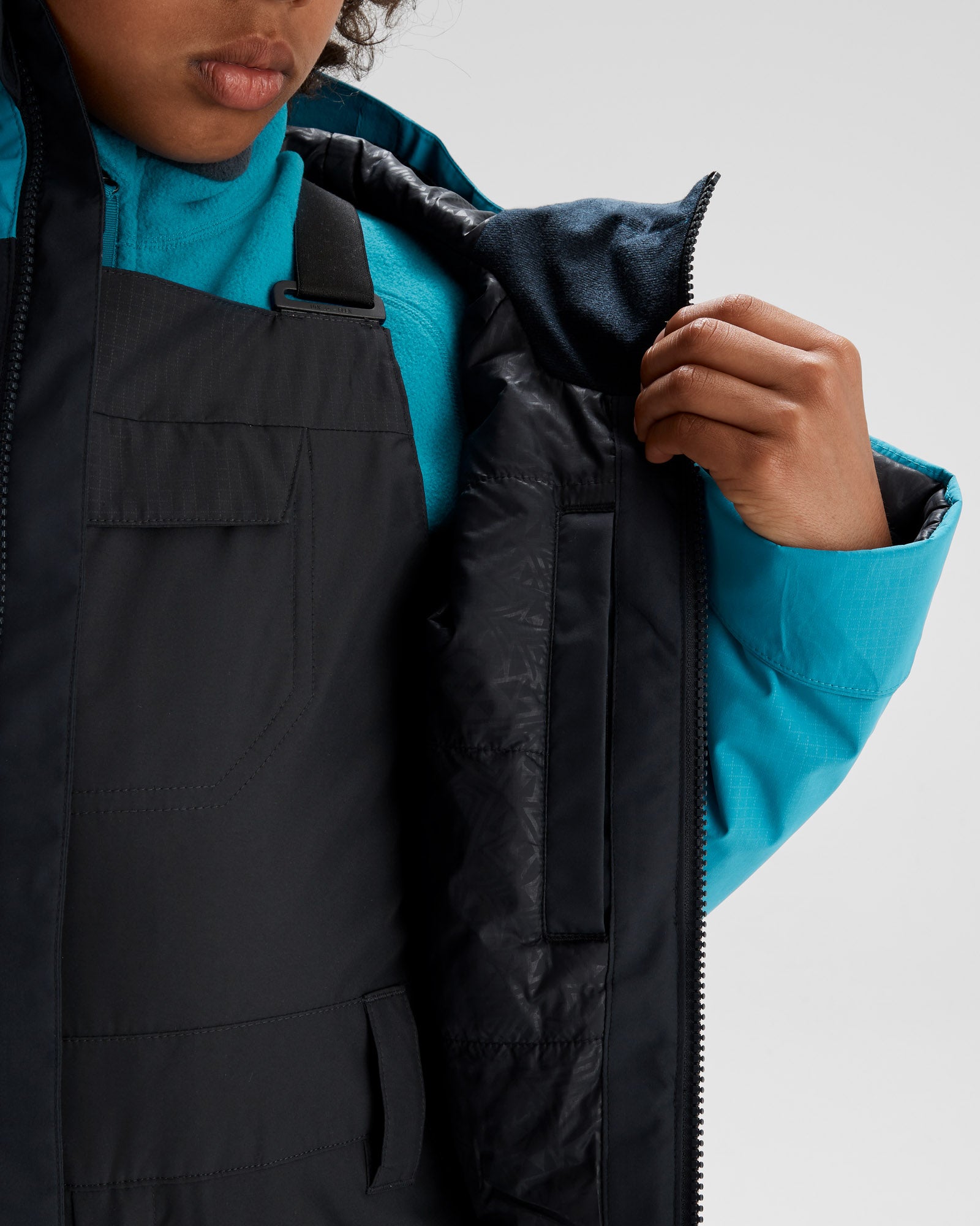 b0571_ogq_pwdr_days_2l_youth_boys_novaloft_snow_jacke_g_1743731673000