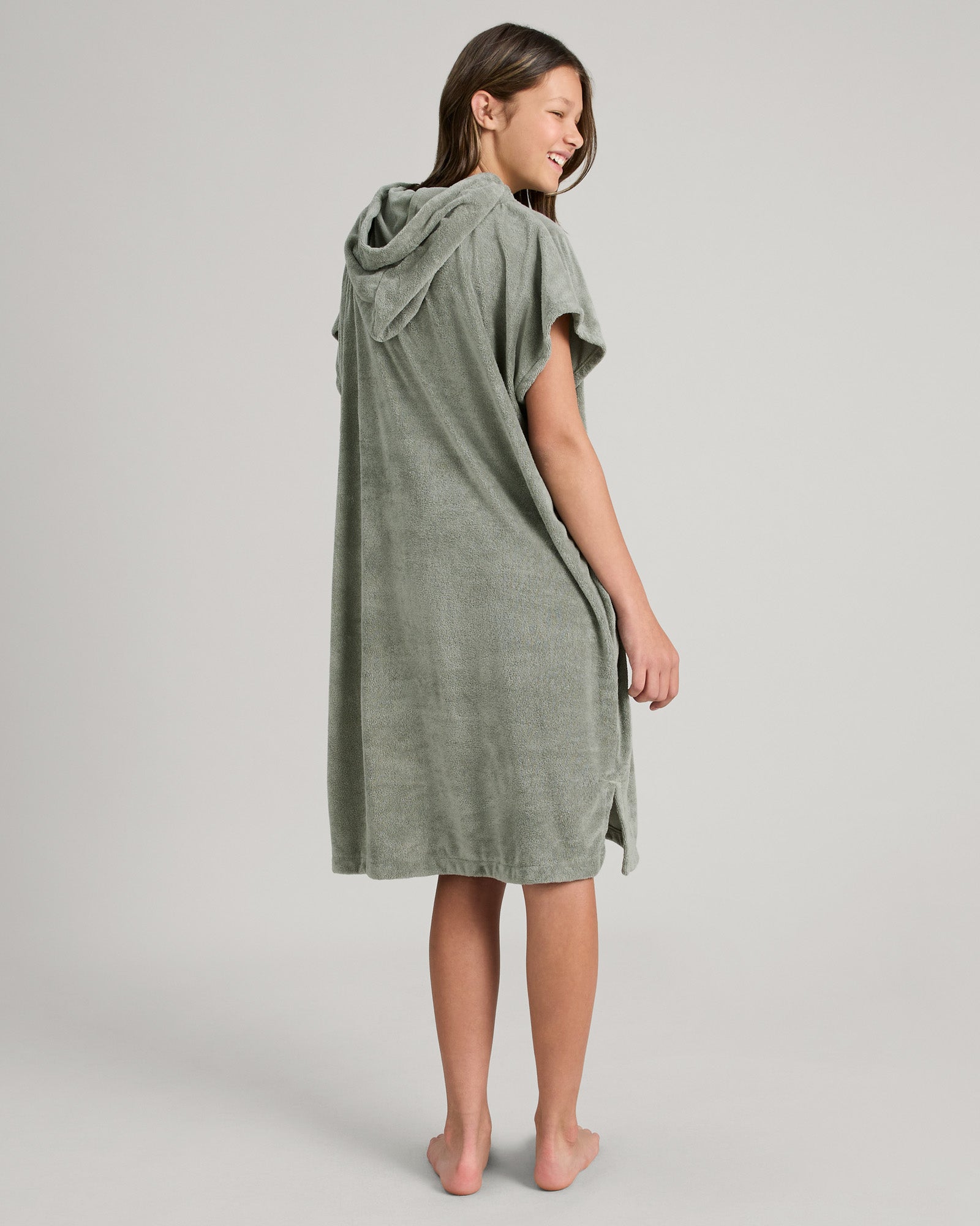 b0580_nz8_hooded_towel_kids_v2_grey_b_1743731692000