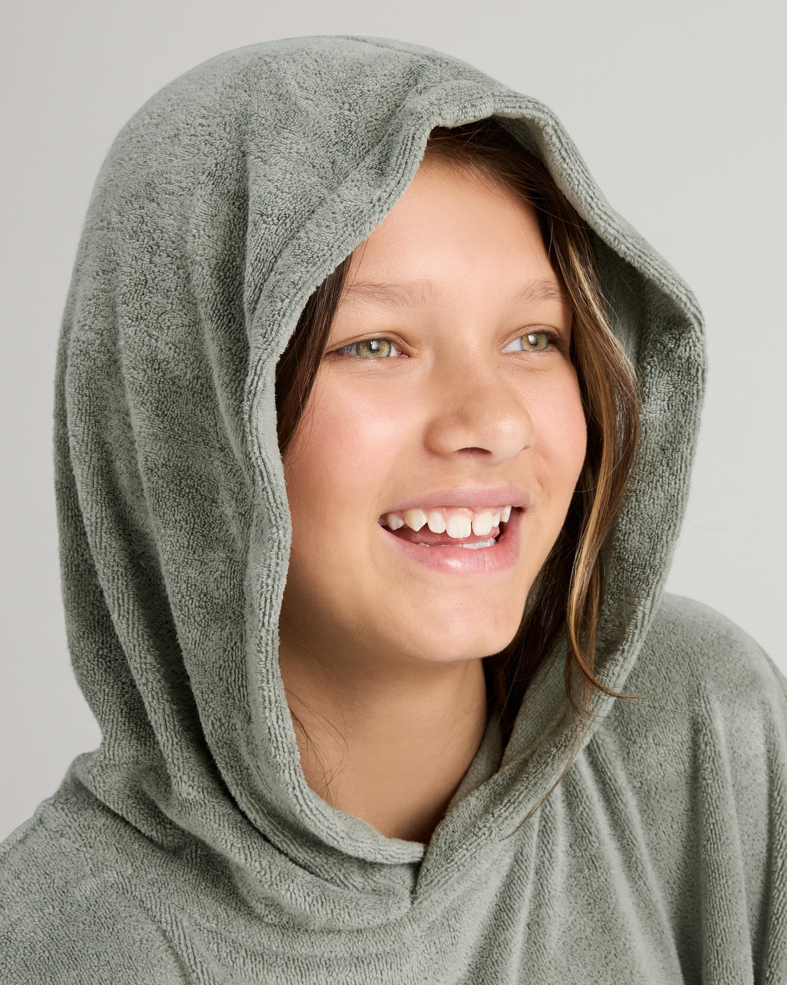 b0580_nz8_hooded_towel_kids_v2_grey_d_1743731694000