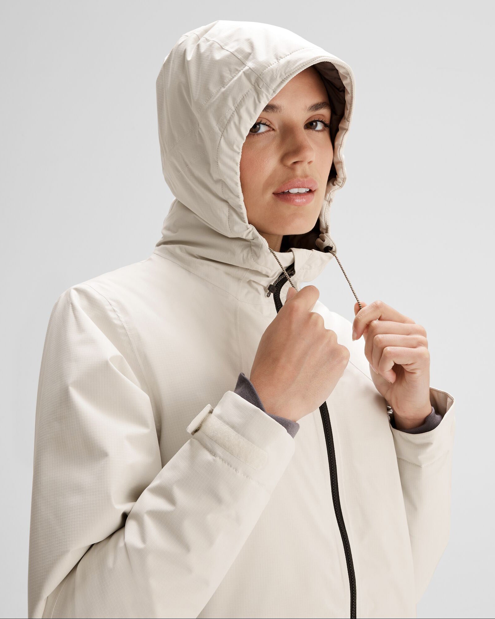 b0648_013_trailhead_2l_womens_novaloft_rain_jacket_n_e_1743633232000