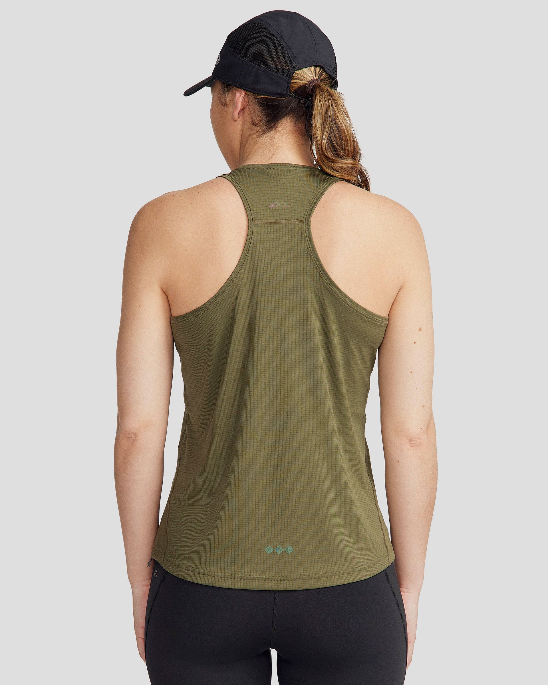 b0734_ojy_seeker_womens_tank_d_1743629063000