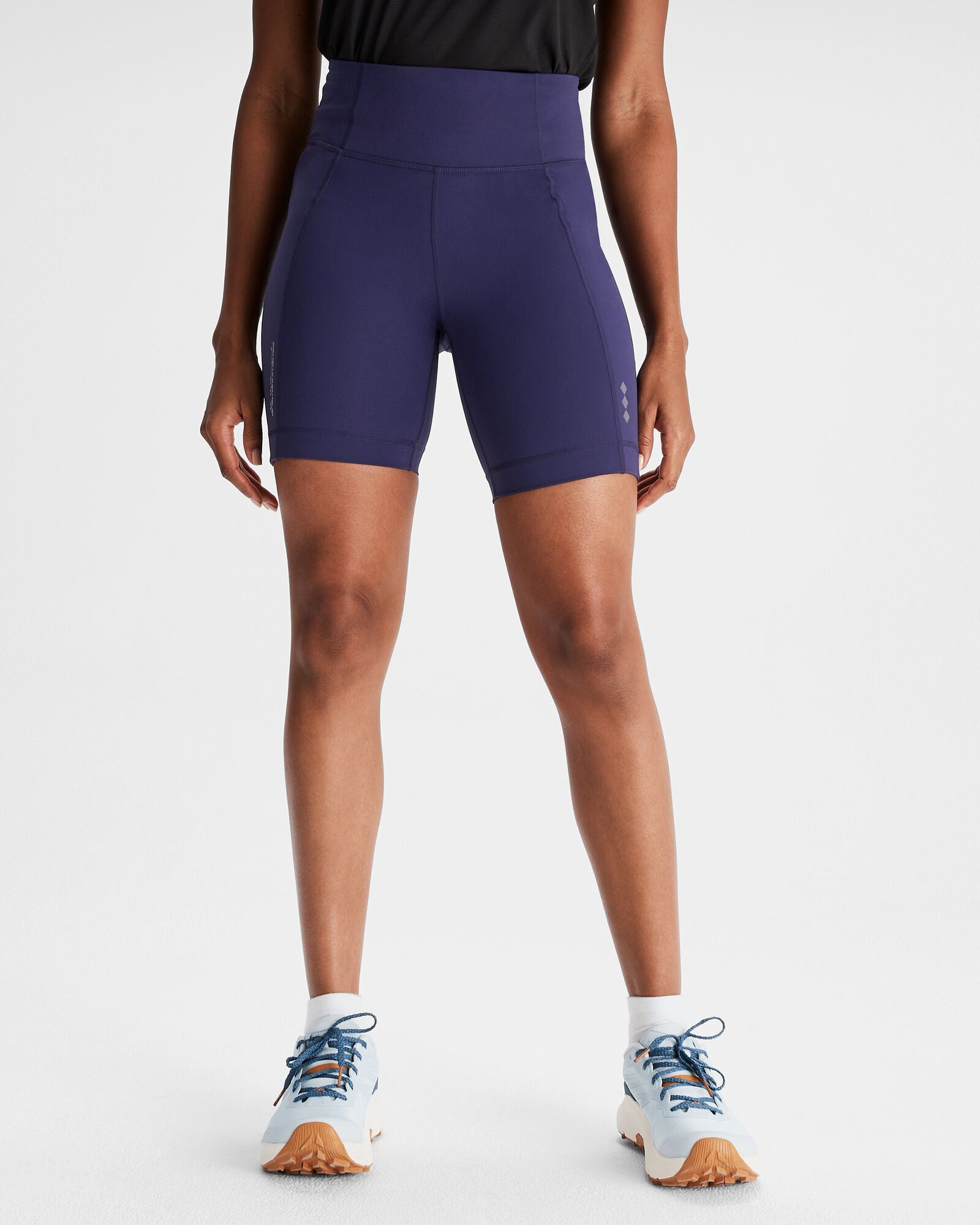b0735_ofc_seeker_womens_7_inch_tight_shorts_a_1743632932000