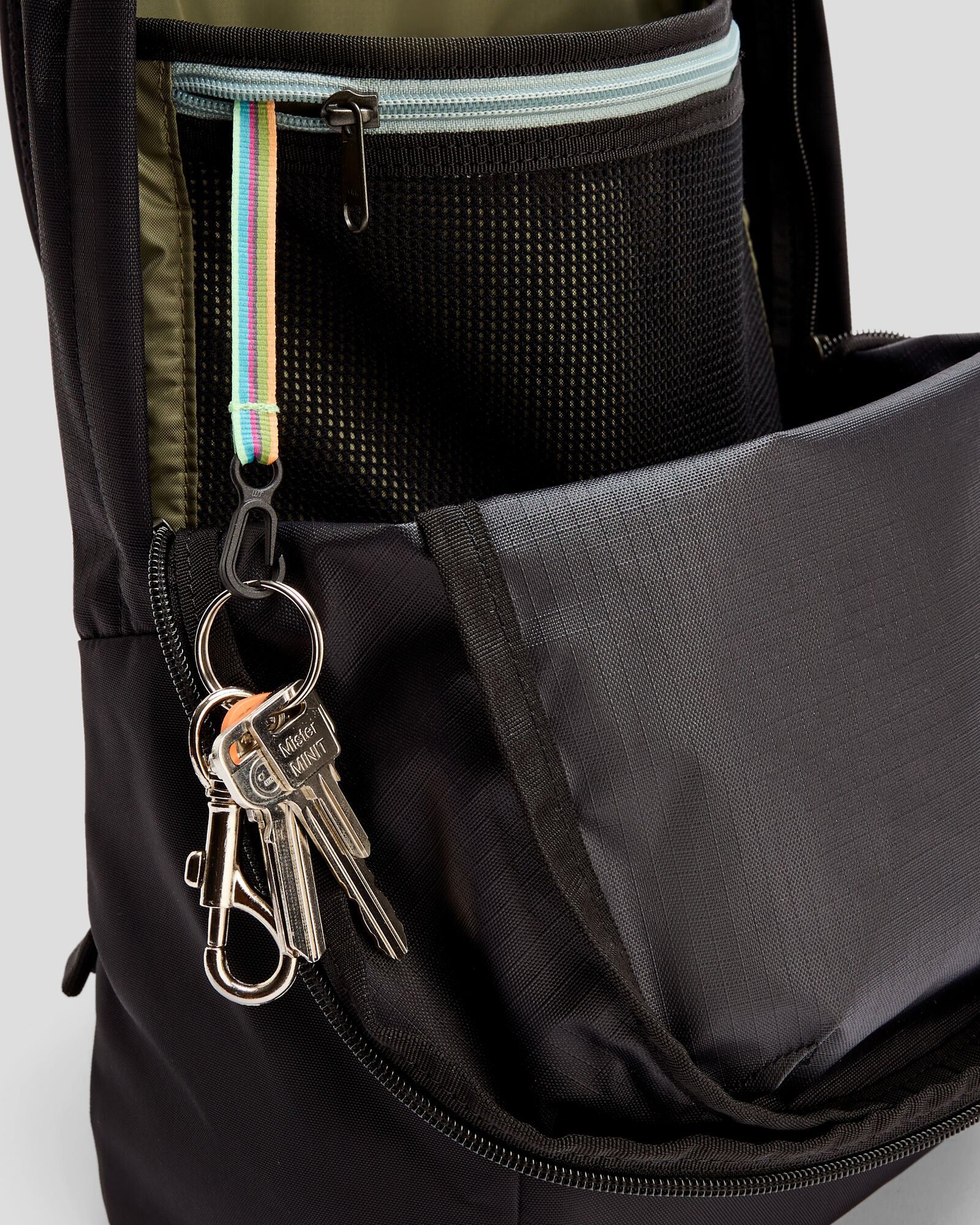 b0784_o4w_axon_everyday_backpack_18l_c_1743630927000