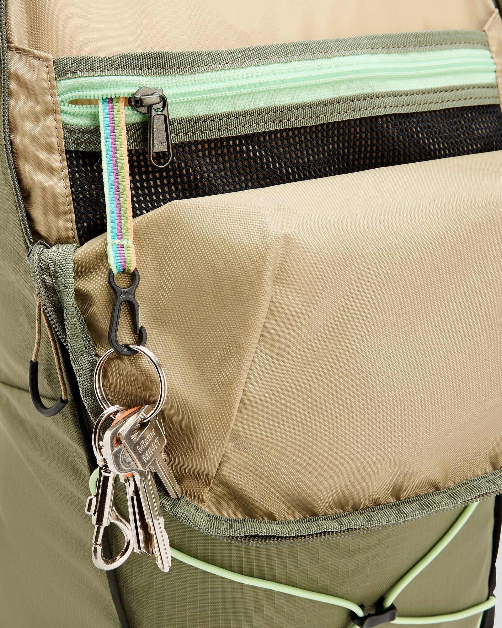 b0786_o4v_axon_escape_backpack_22l_c_1743630916000