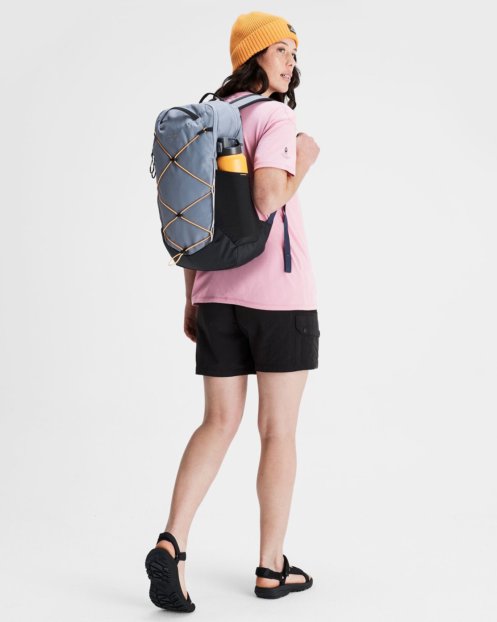 b0786_oi6_axon_escape_backpack_22l_b_1743632742000