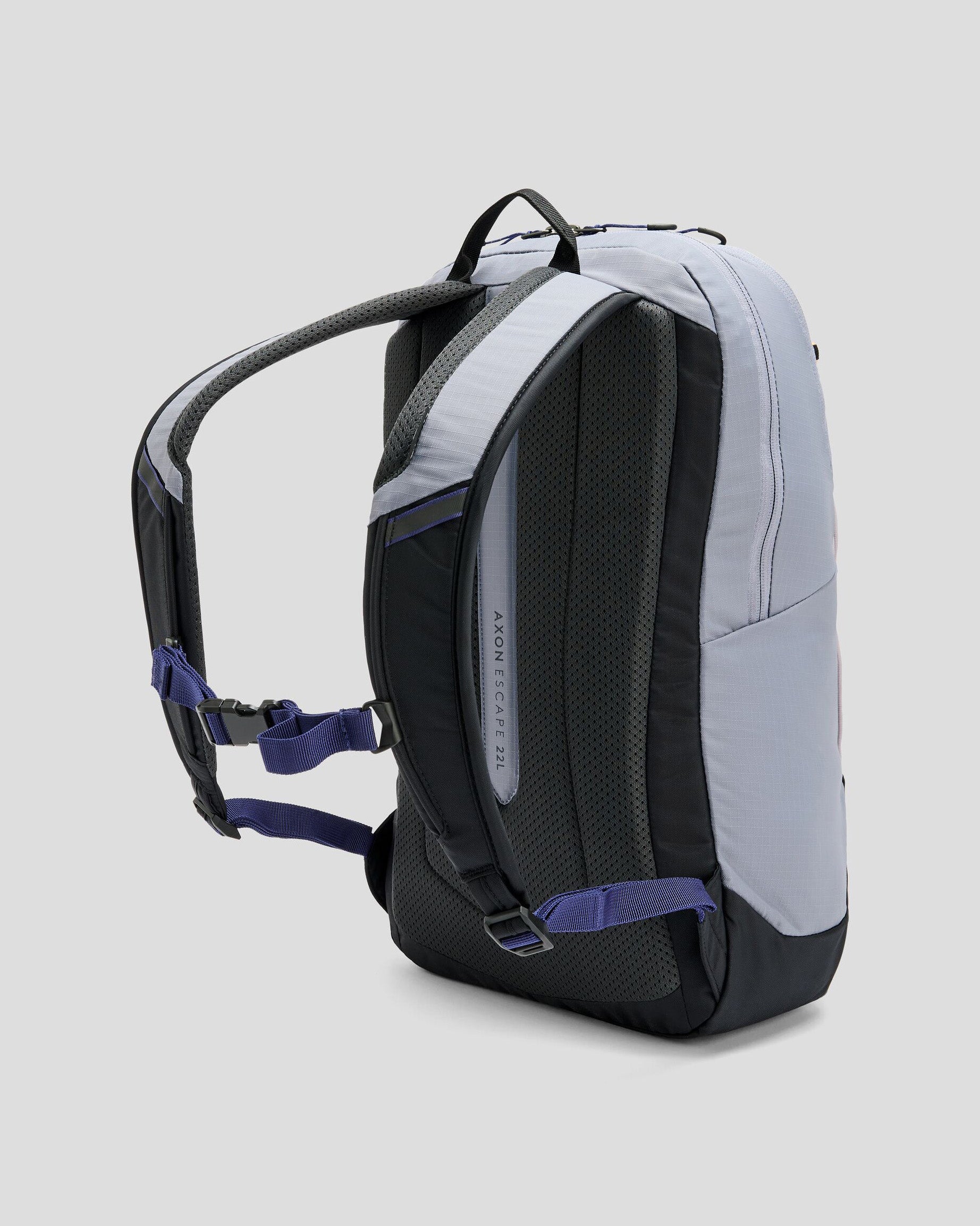 b0786_oi6_axon_escape_backpack_22l_e_1743630889000
