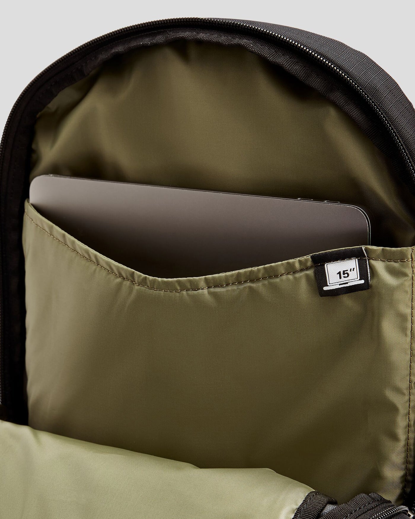 b0787_o4w_axon_everyday_backpack_20l_d_1743630897000