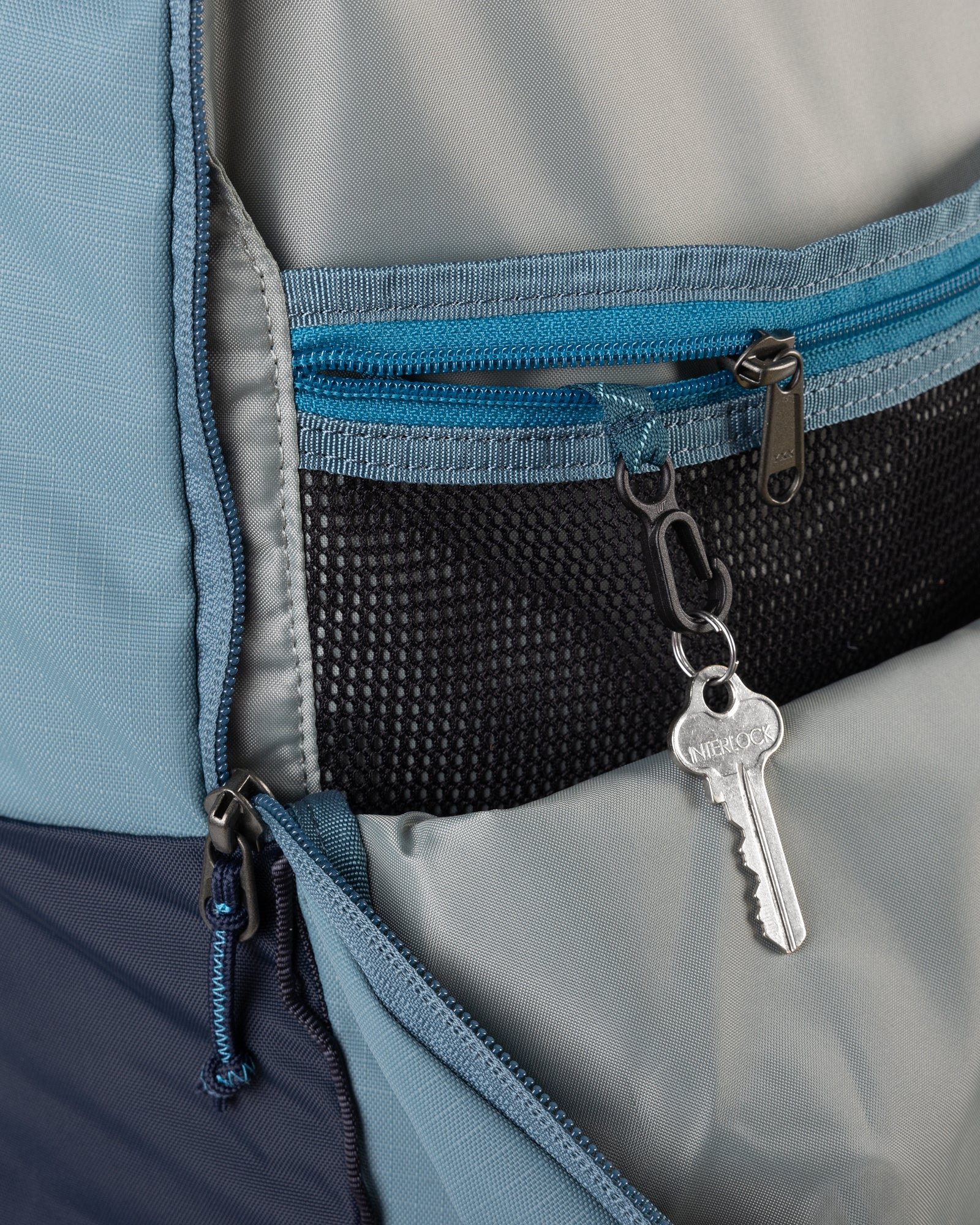 b0787_ott_axon_everyday_backpack__d_1755036756000