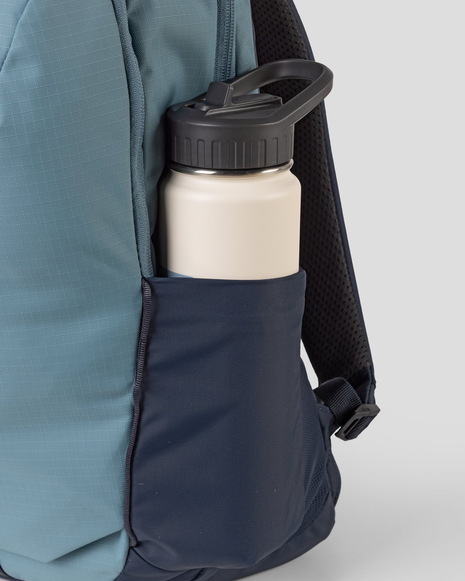 b0787_ott_axon_everyday_backpack__f_1755036759000