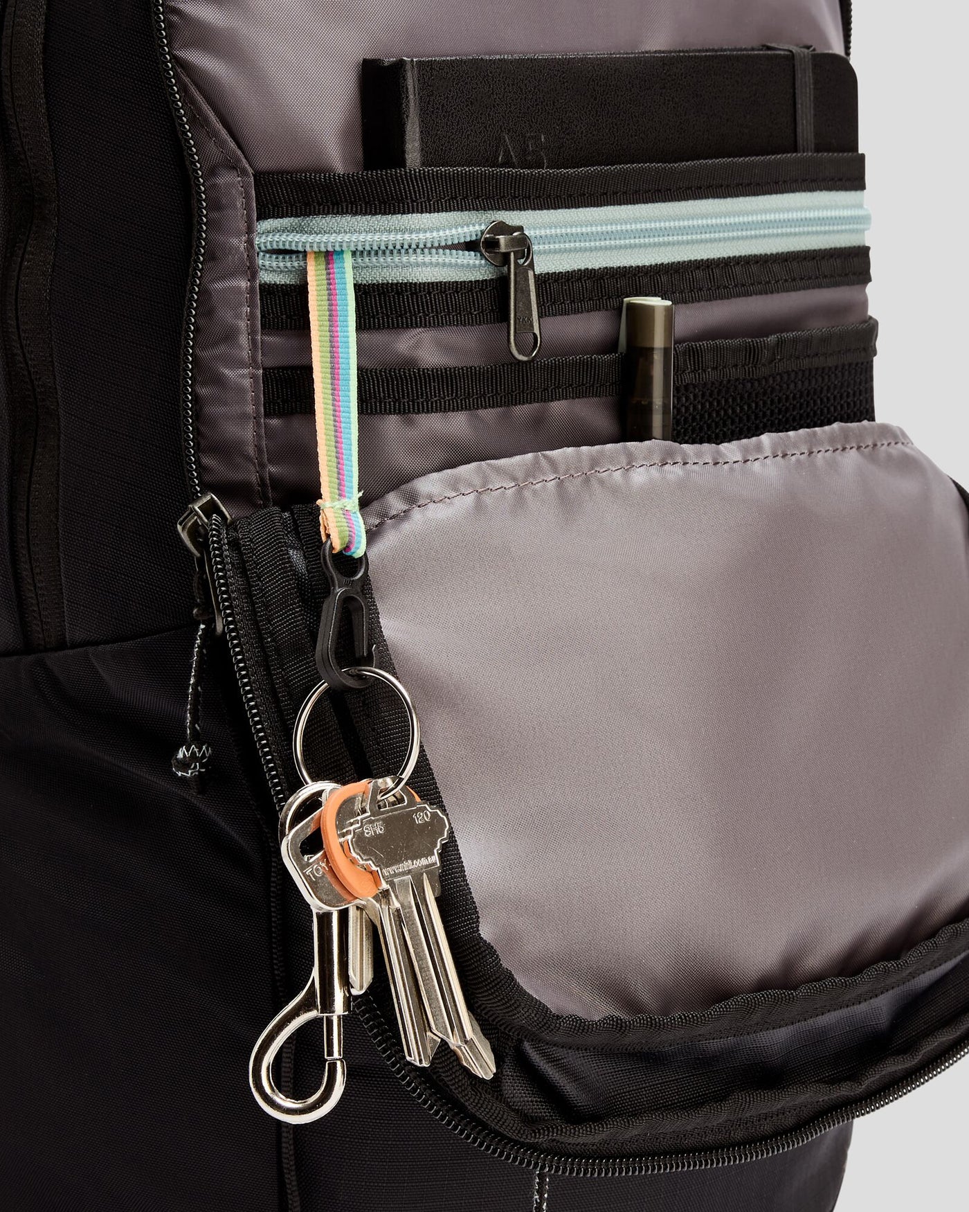 b0789_o4w_axon_everyday_backpack_25l_d_1743630869000