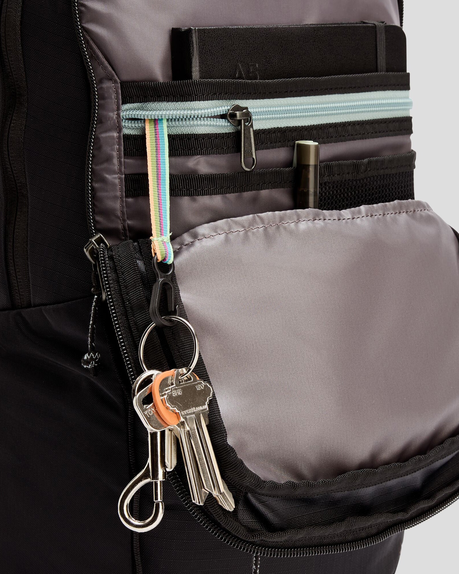 b0789_o4w_axon_everyday_backpack_25l_d_1743630869000