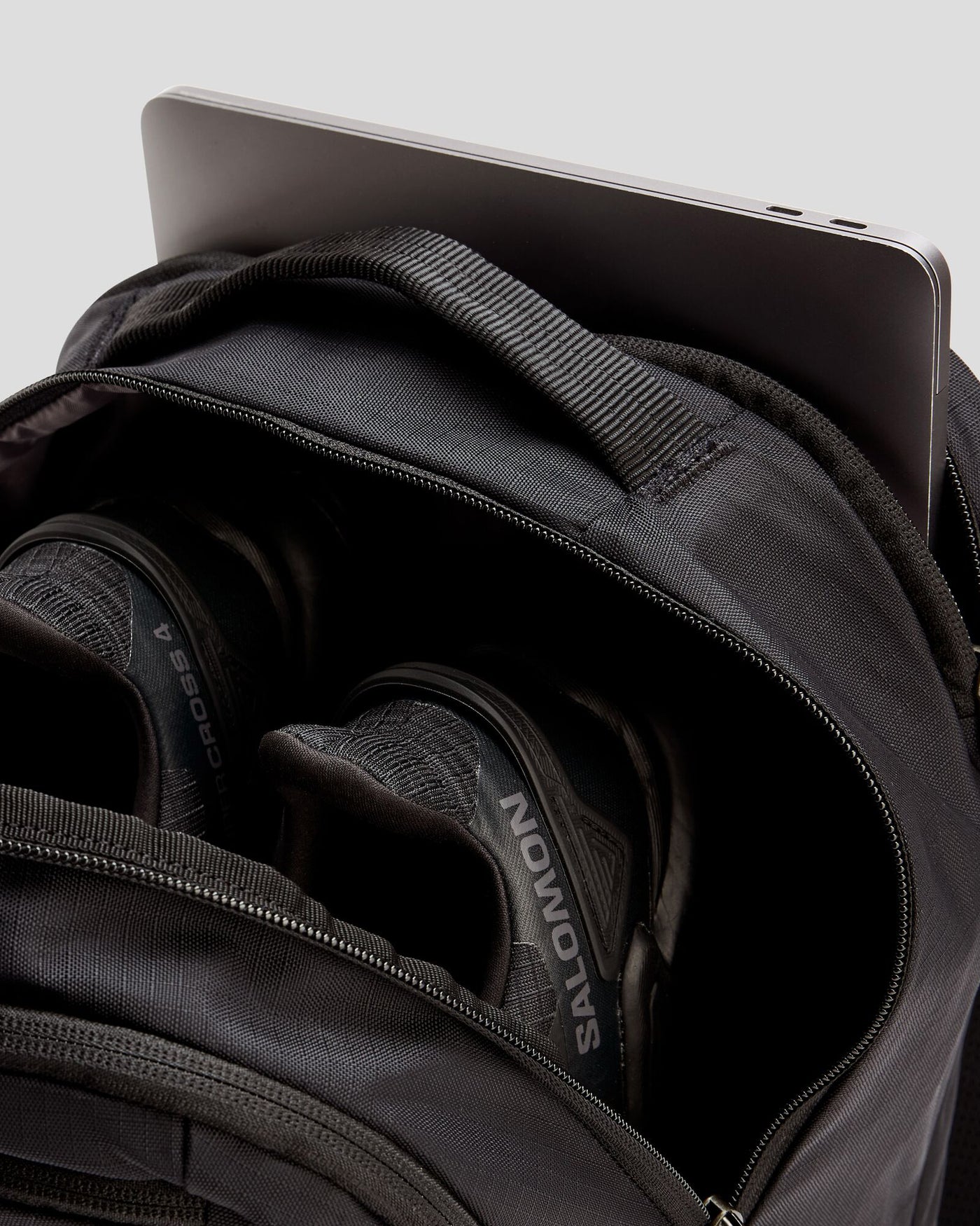 b0789_o4w_axon_everyday_backpack_25l_e_1743630870000