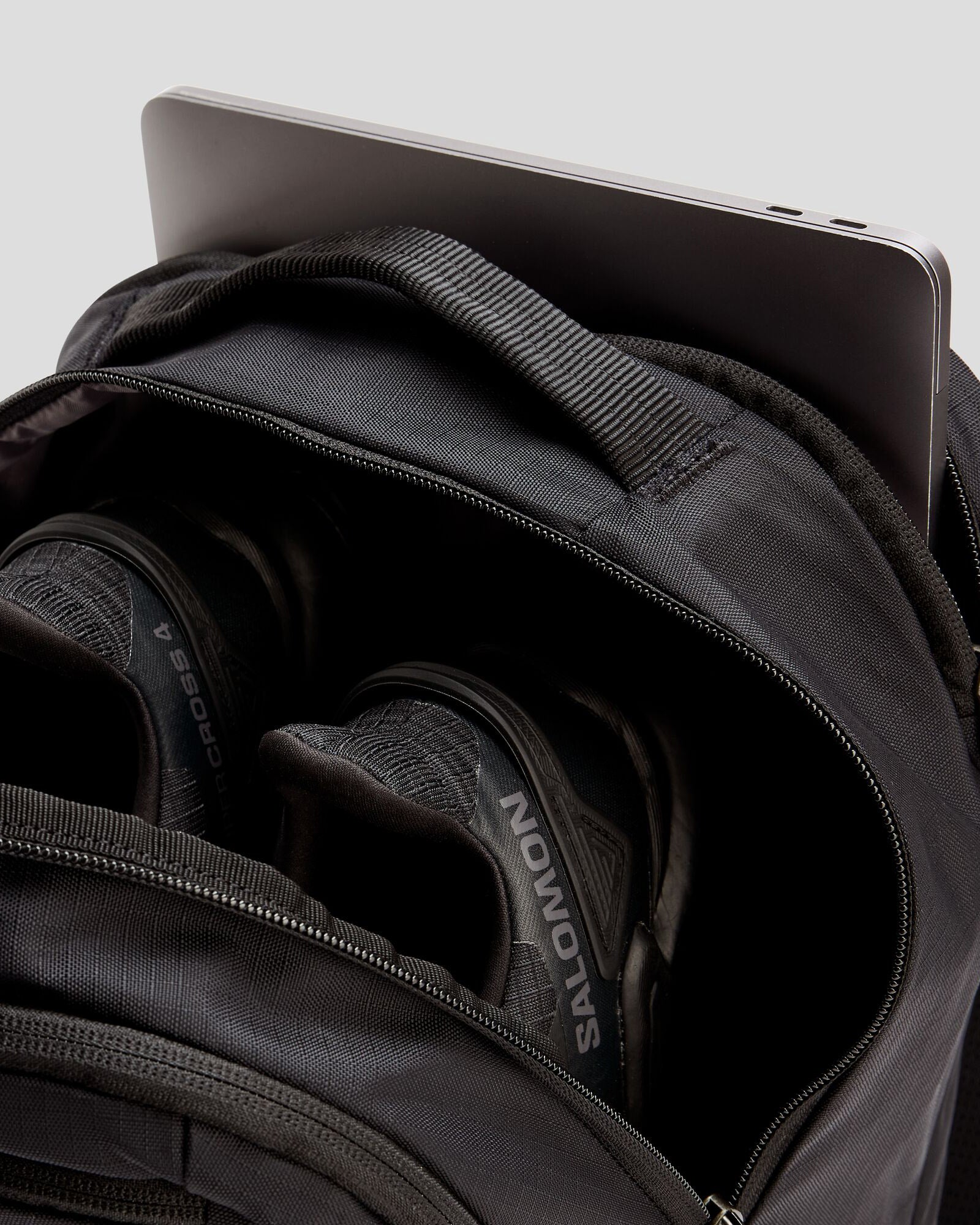 b0789_o4w_axon_everyday_backpack_25l_e_1743630870000