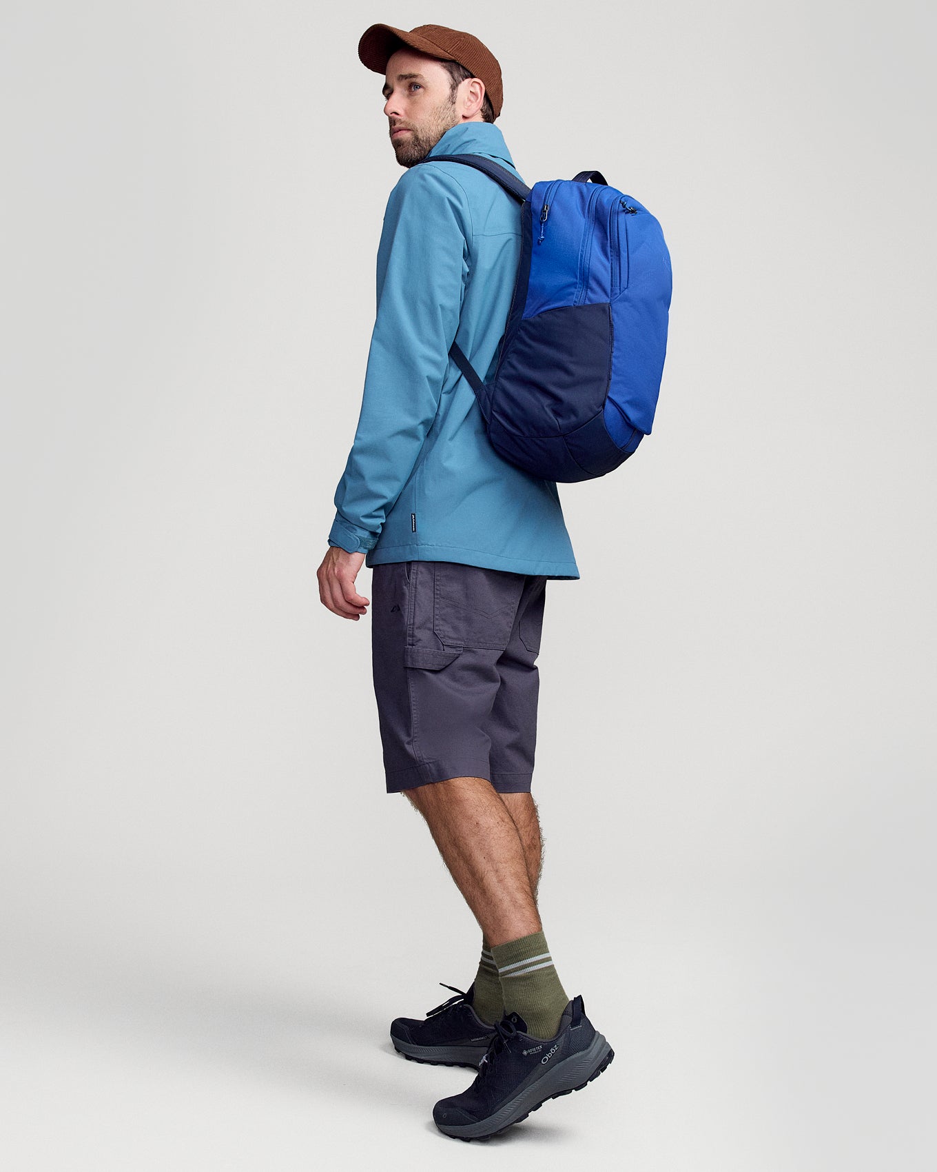 b0789_otr_axon_everyday_backpack_25l_blue_b_1754351668000