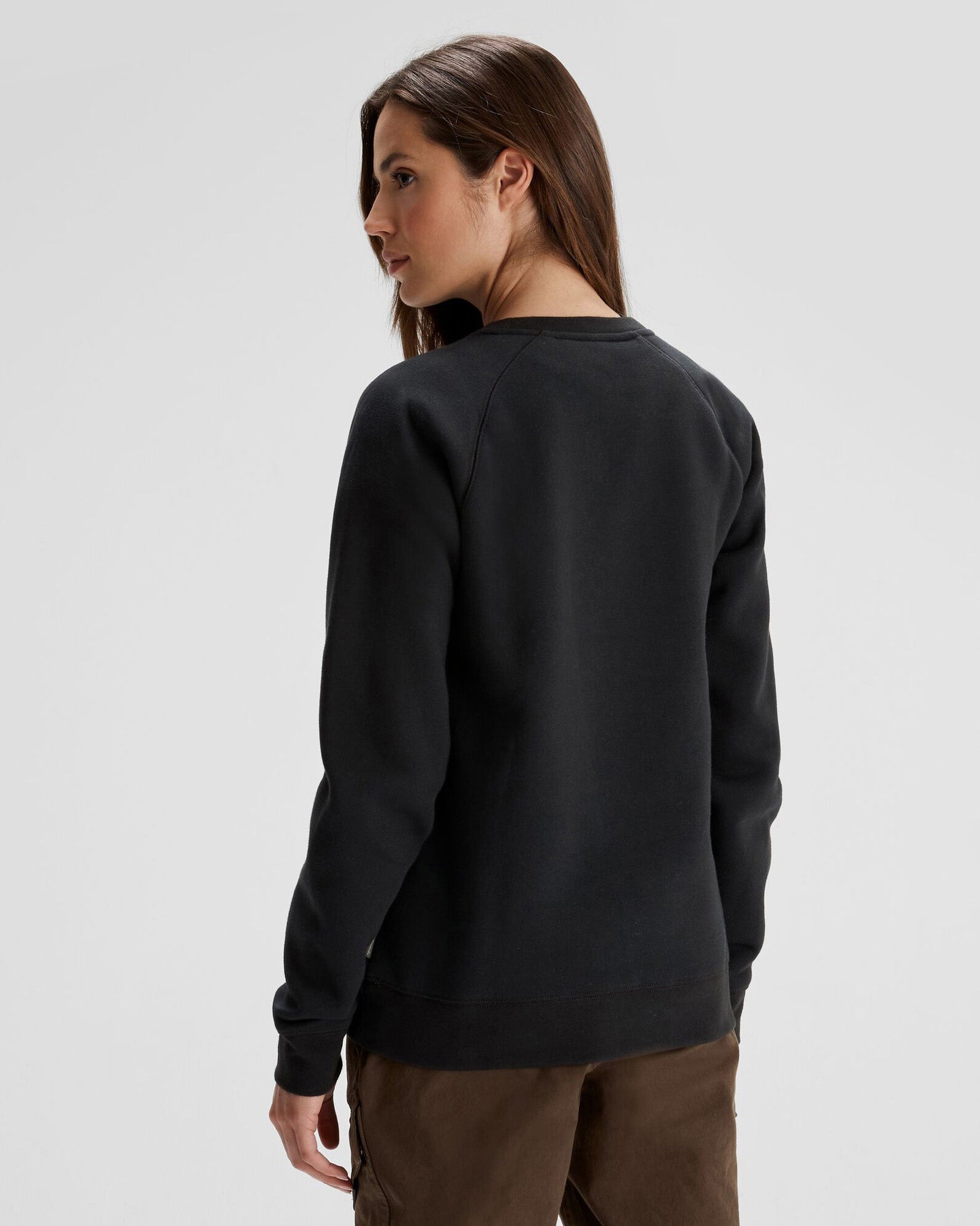 b0806_902_logo_womens_bb_crew_d_1743632729000