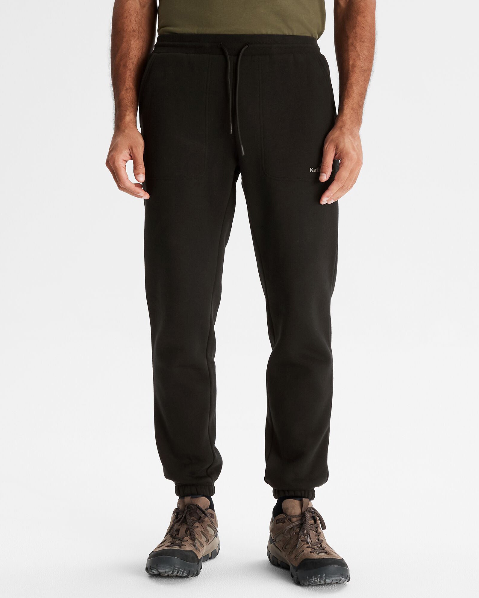 b0866_902_logo_mens_bb_jogger_a_1743632591000