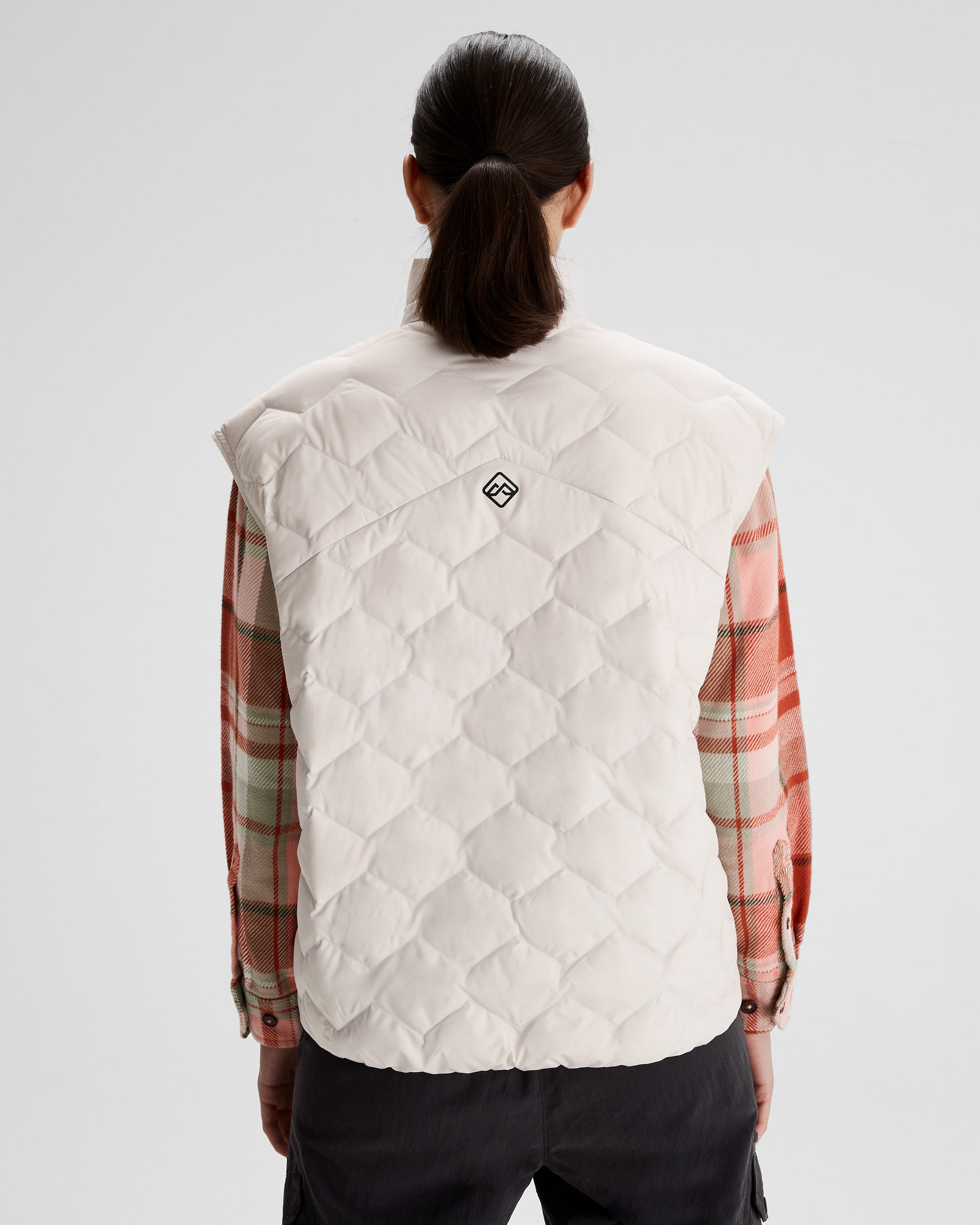 b1015_olb_any_time_womens_short_down_puffer_ves_c_1743731887000