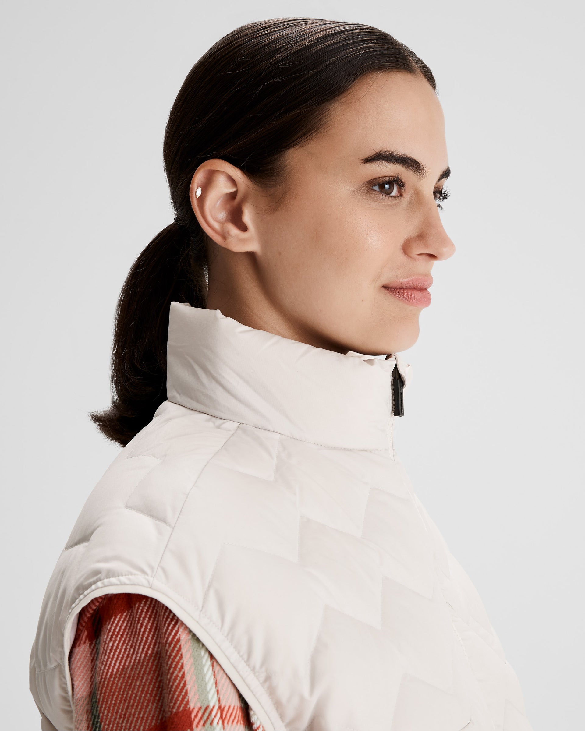 b1015_olb_any_time_womens_short_down_puffer_ves_d_1743731887000